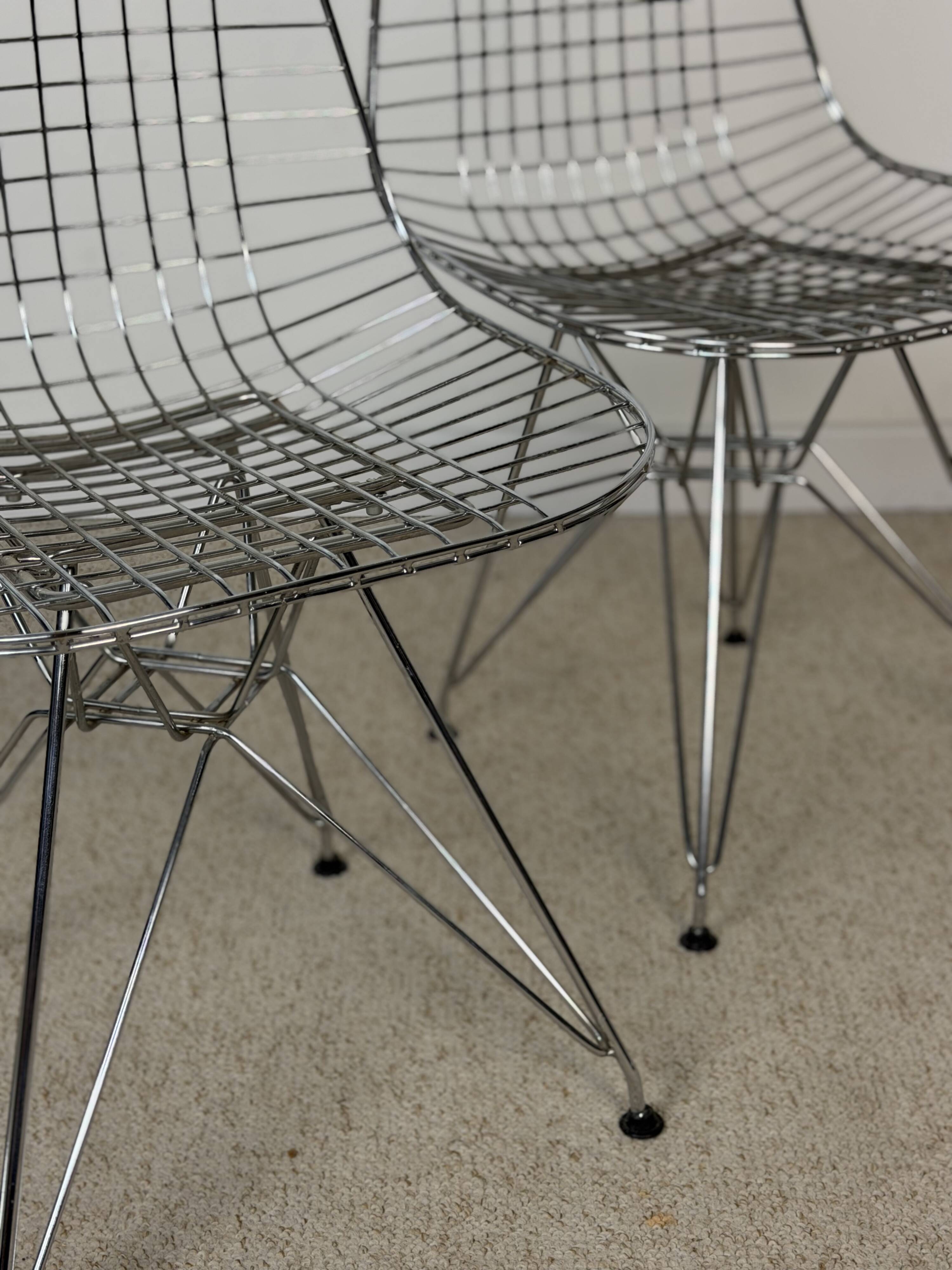 Chaises filaires chromées vintage – Lot de 4