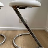 Pair of vintage Z low stools with chrome metal base and white skai seat. H: 49 cm 80s