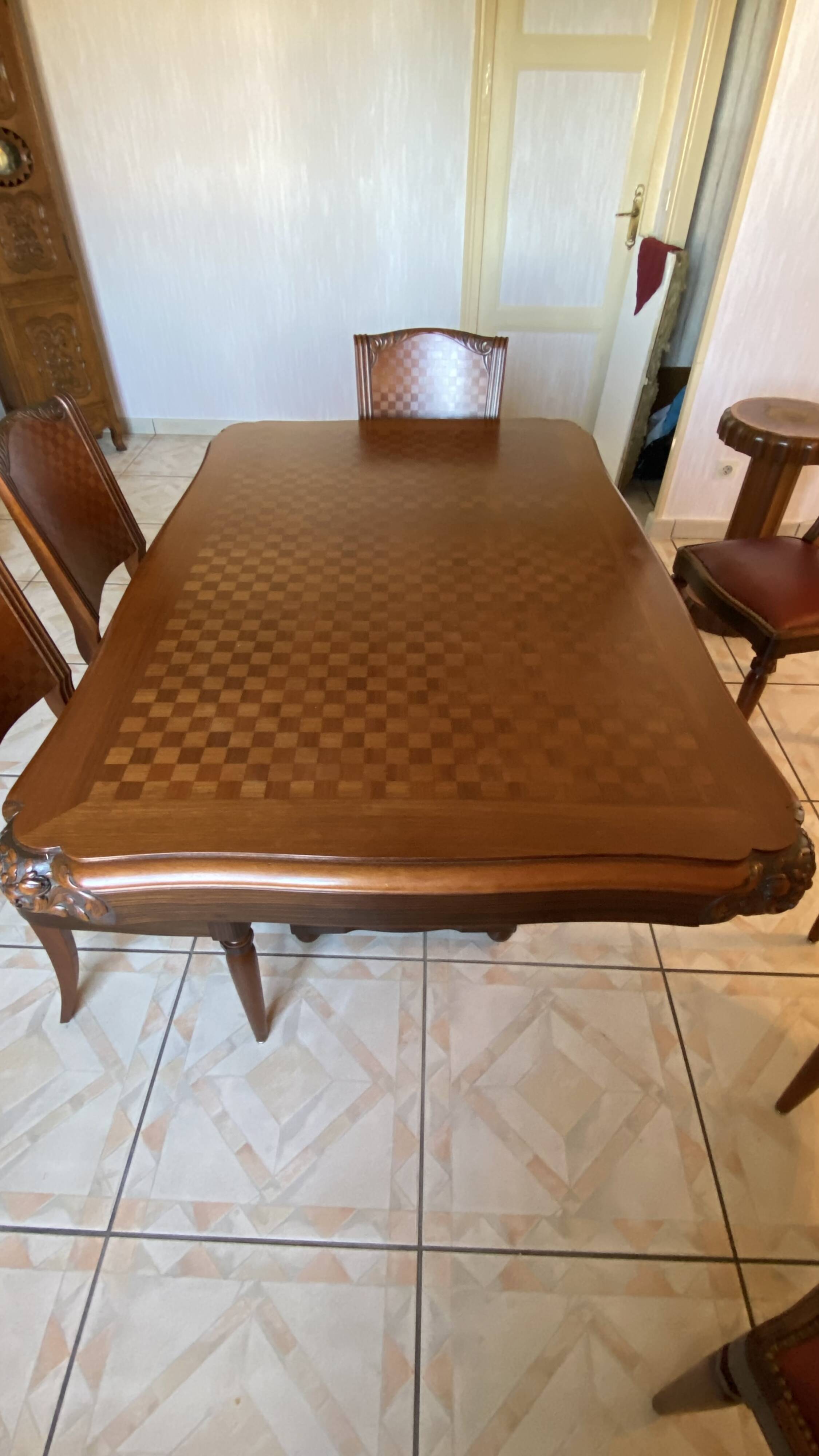 Table marqueterie et sculpture