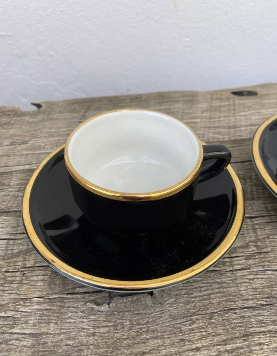 3 black Apilco cups
