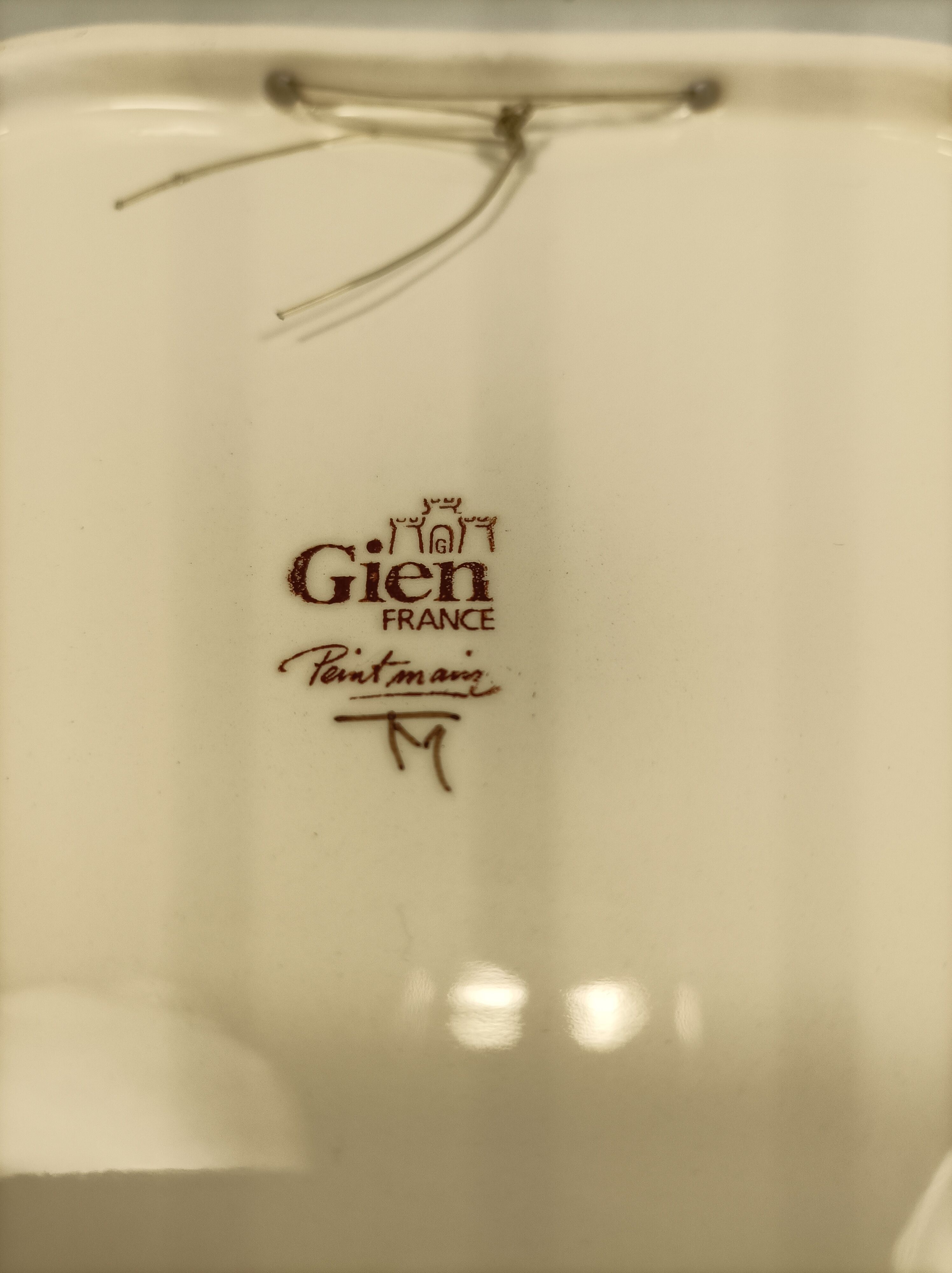 Plat creux modèle pivoine de Gien