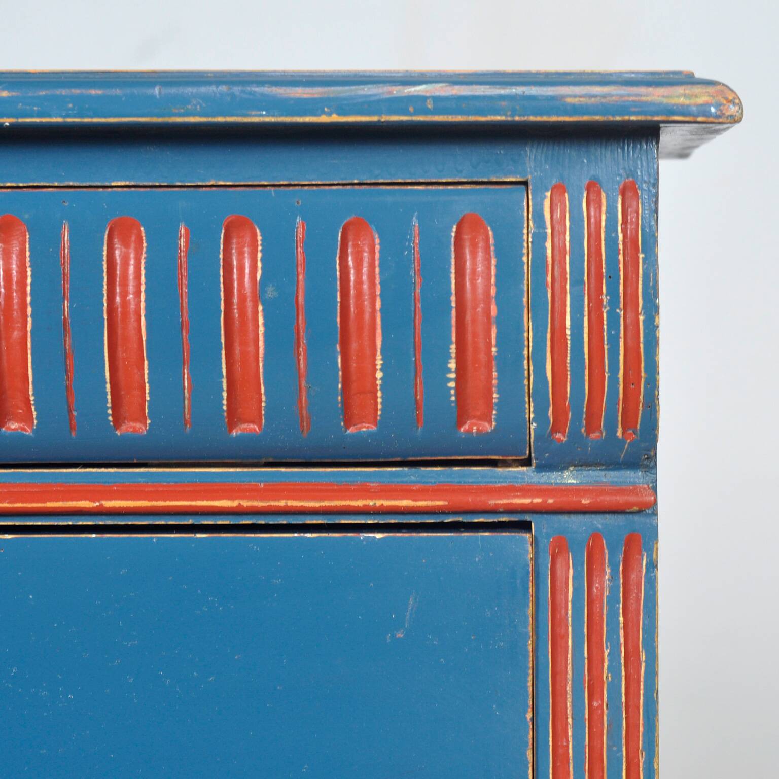 Pine chest of drawers, circa 1925