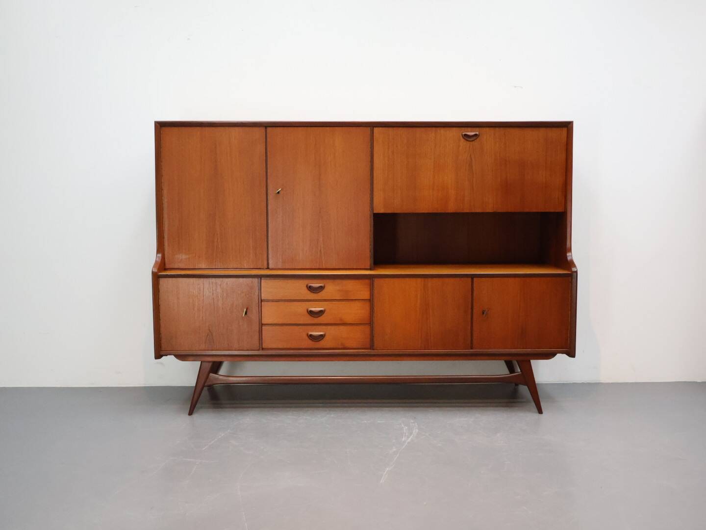 Vintage wandmeubel Louis van teeffelen nr 11