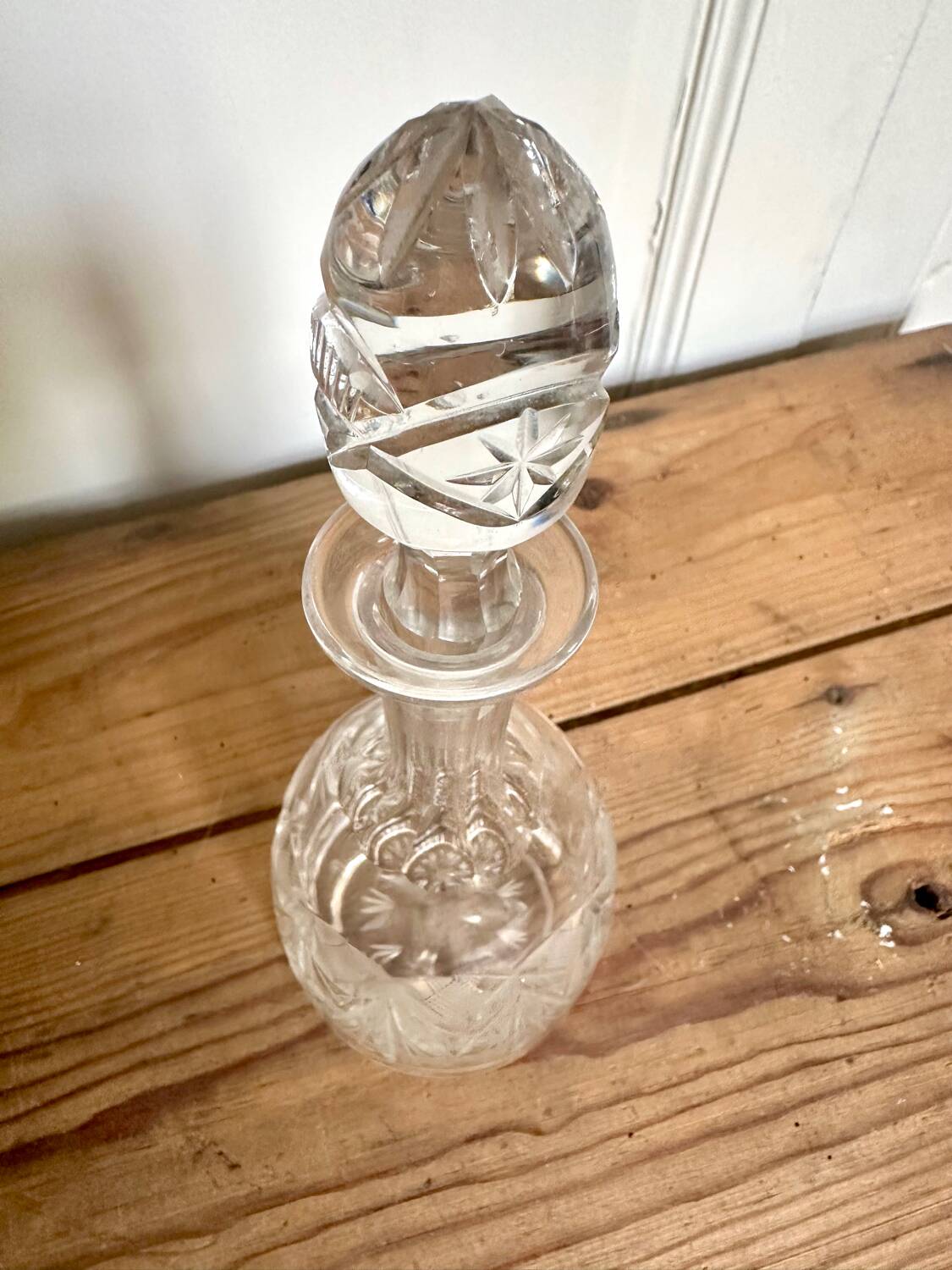 Small carafe and its chiseled glass stopper