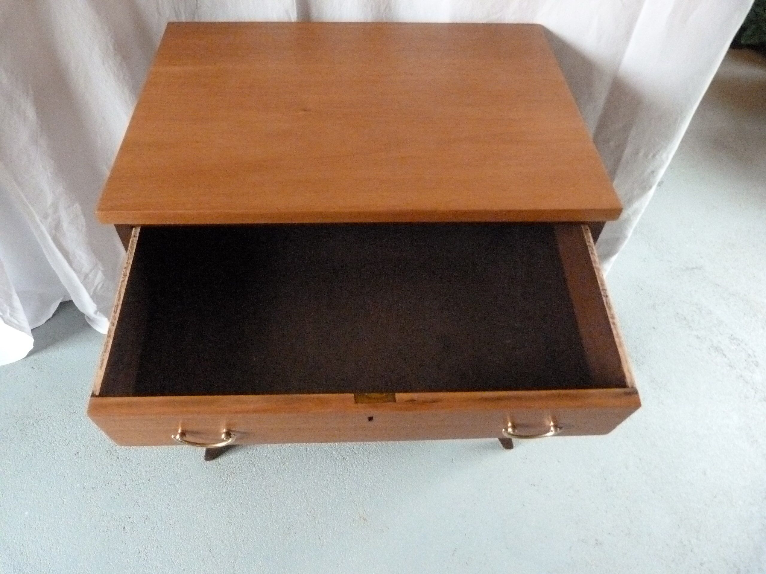 Ancient english chest of drawers