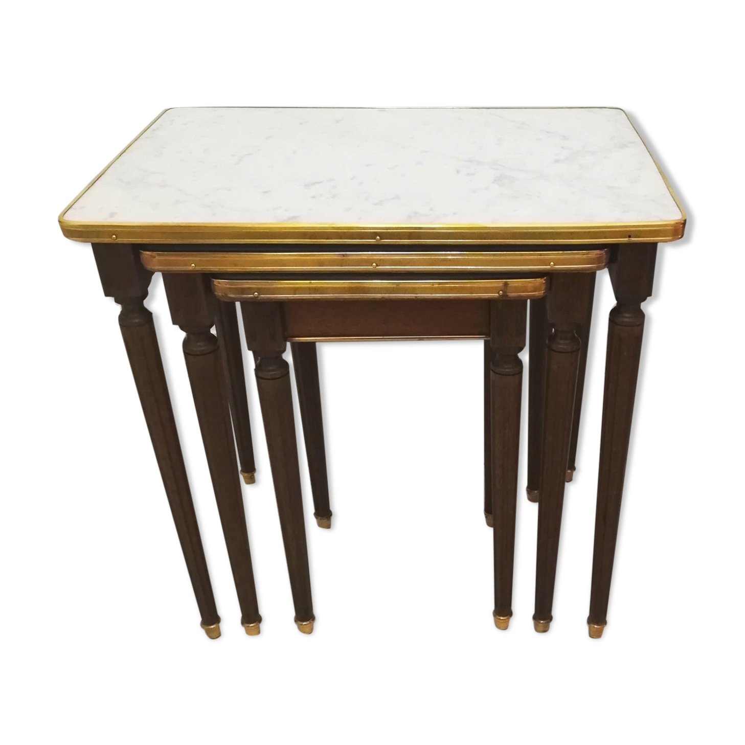 Pull-out tables on marble