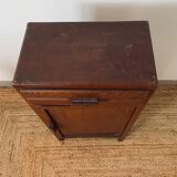 Meuble d’appoint parisien
