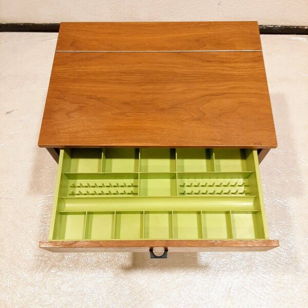 Table d'appoint, chevet, cabinet de couture vintage collection W-Horn