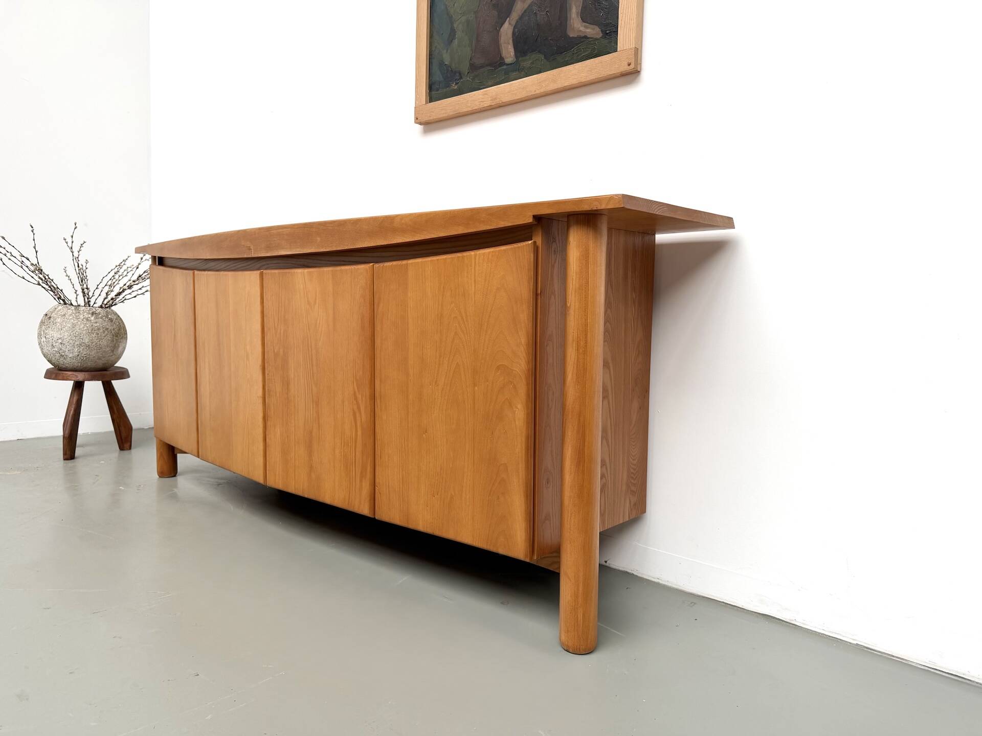 Enfilade galbée Maison Regain en orme massif, 1970