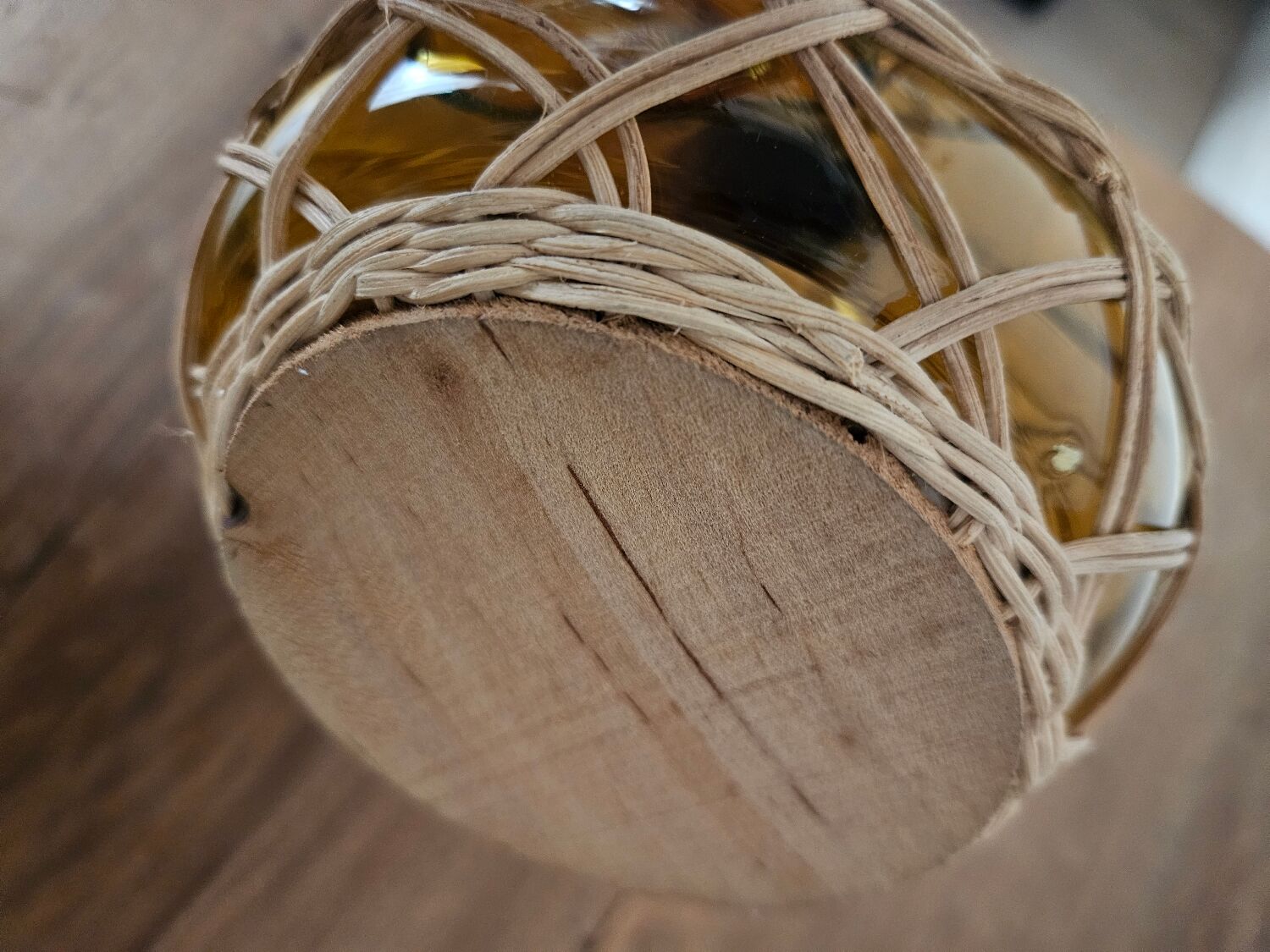 Catalan bottle in amber glass and wicker