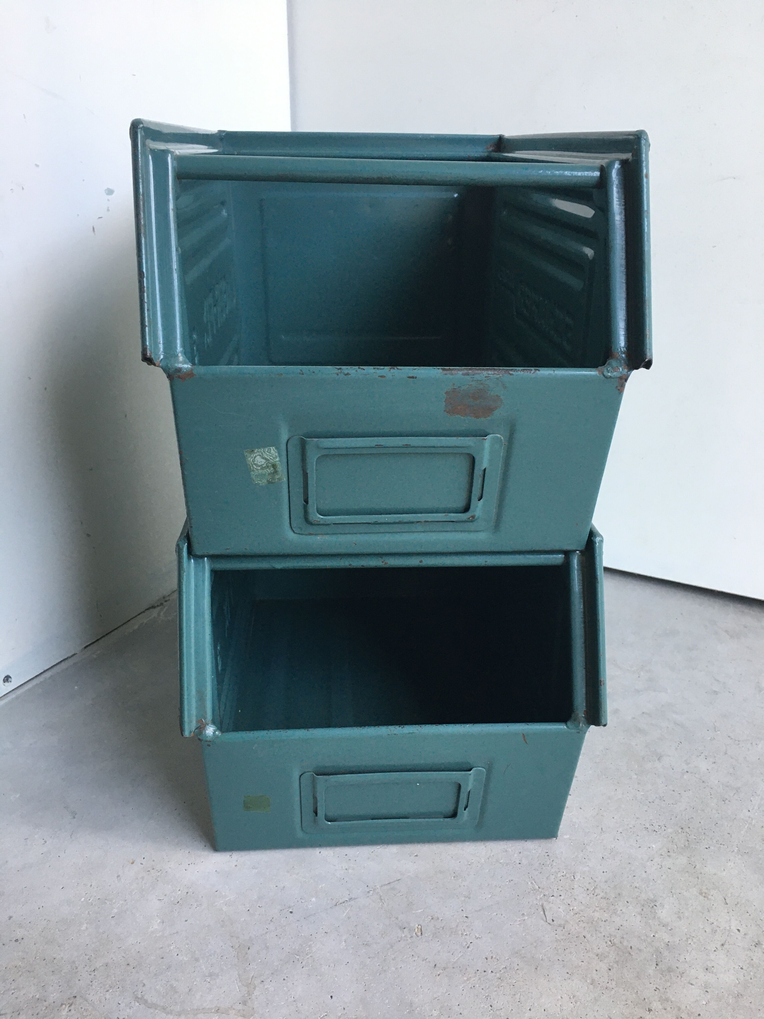 Metal beaked lockers