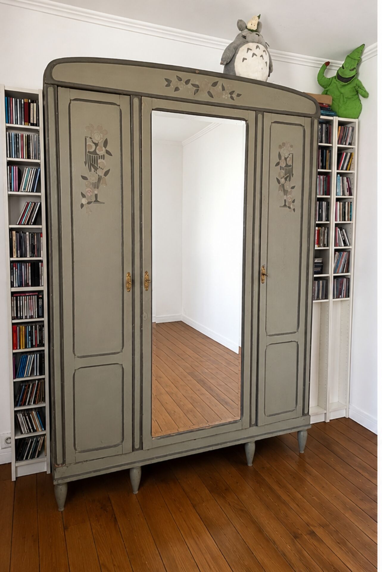 Armoire art deco