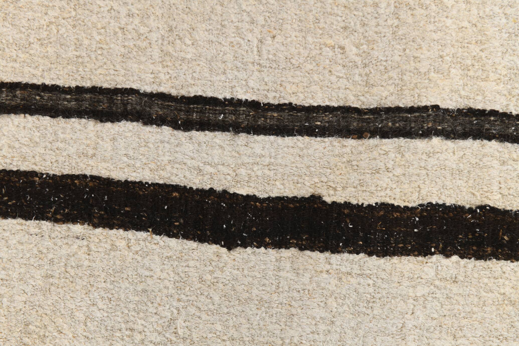 Long Tapis Couloir Off White à Rayures Noires, 74x351 Cm