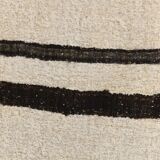 Long Tapis Couloir Off White à Rayures Noires, 74x351 Cm