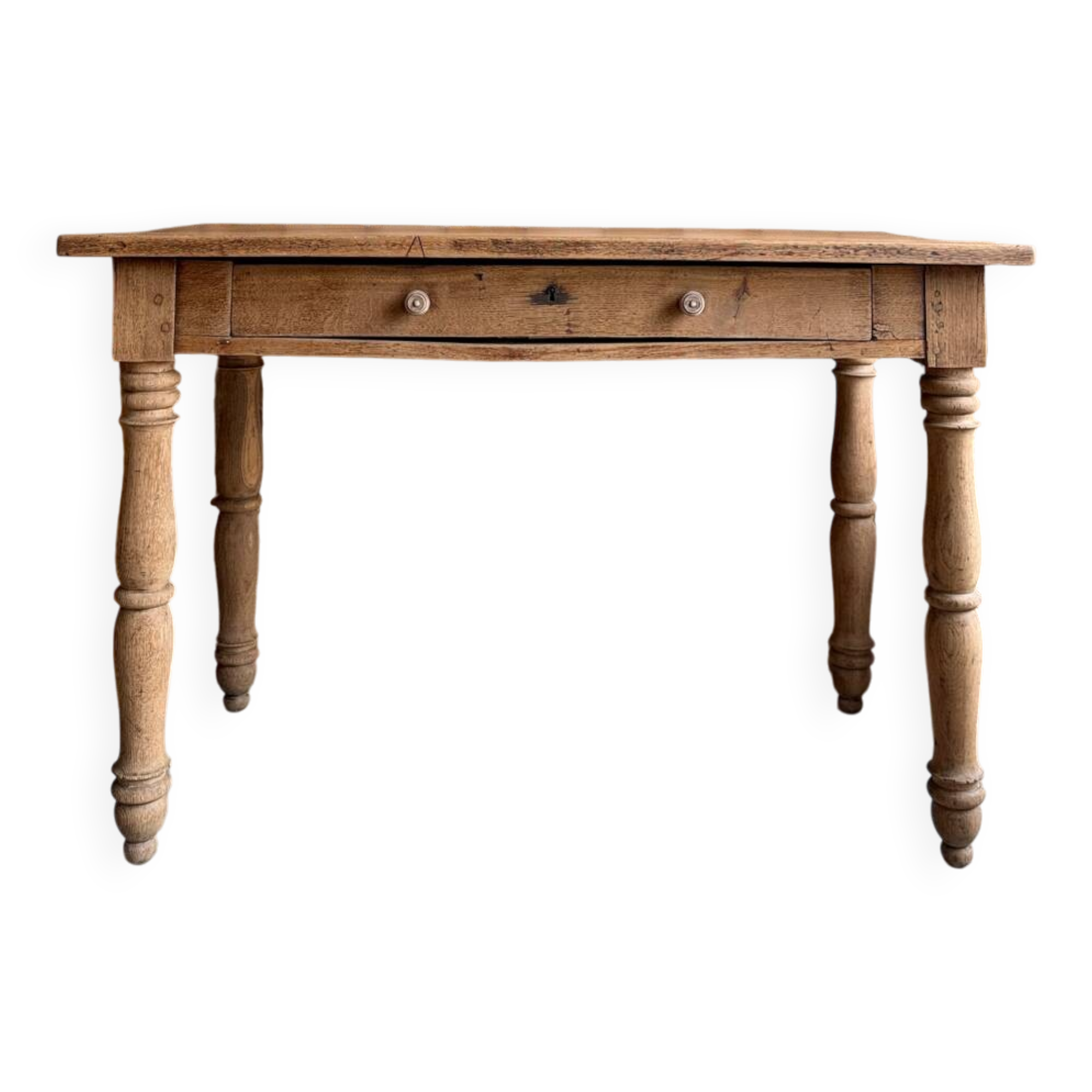 Table with turned legs in solid oak (renovated)
