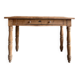 Table with turned legs in solid oak (renovated)
