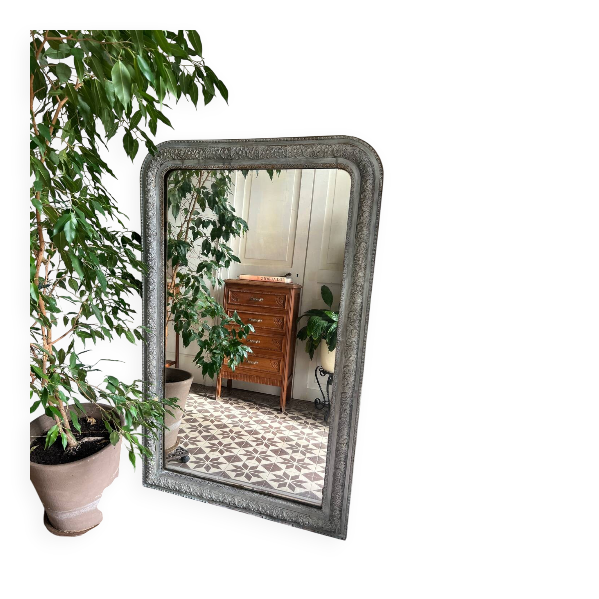 Antique mirror in stucco and wood