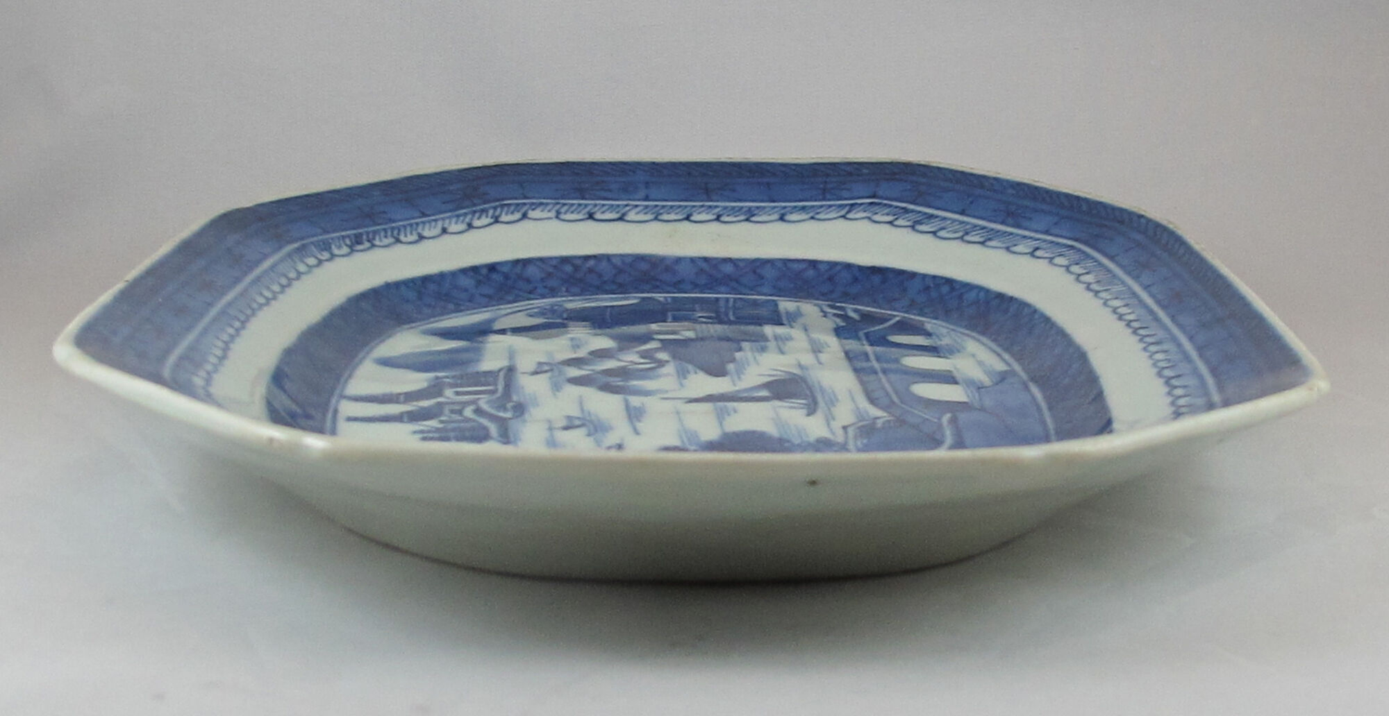 Large white-white Chinese dish from China 18th century
