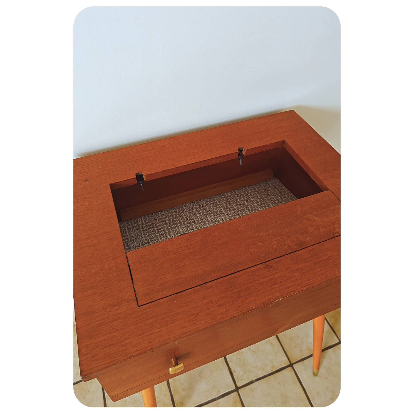 Bureau vintage compact