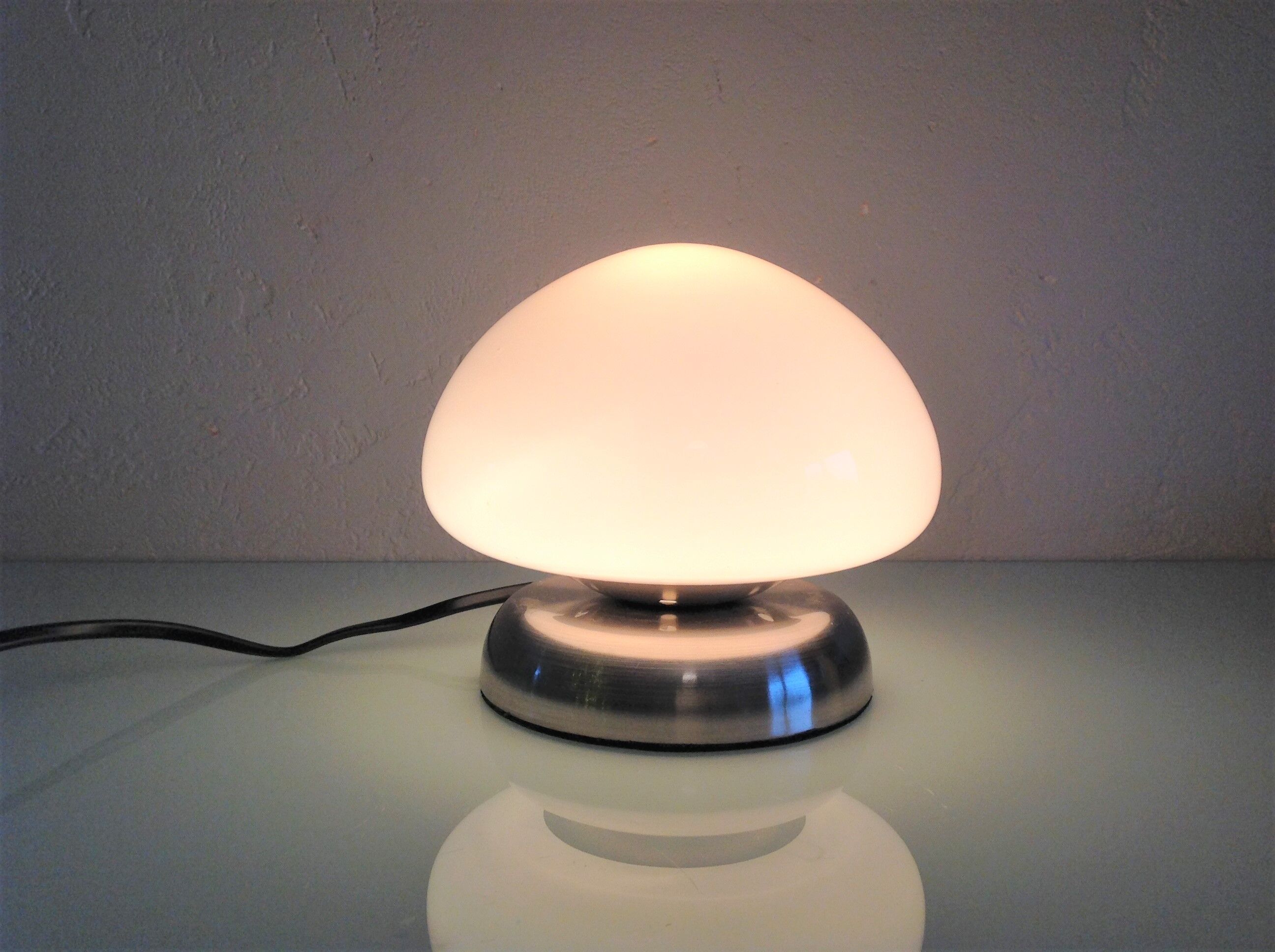 Bedside lamp in white opaline and chromed metal, 70s-80s