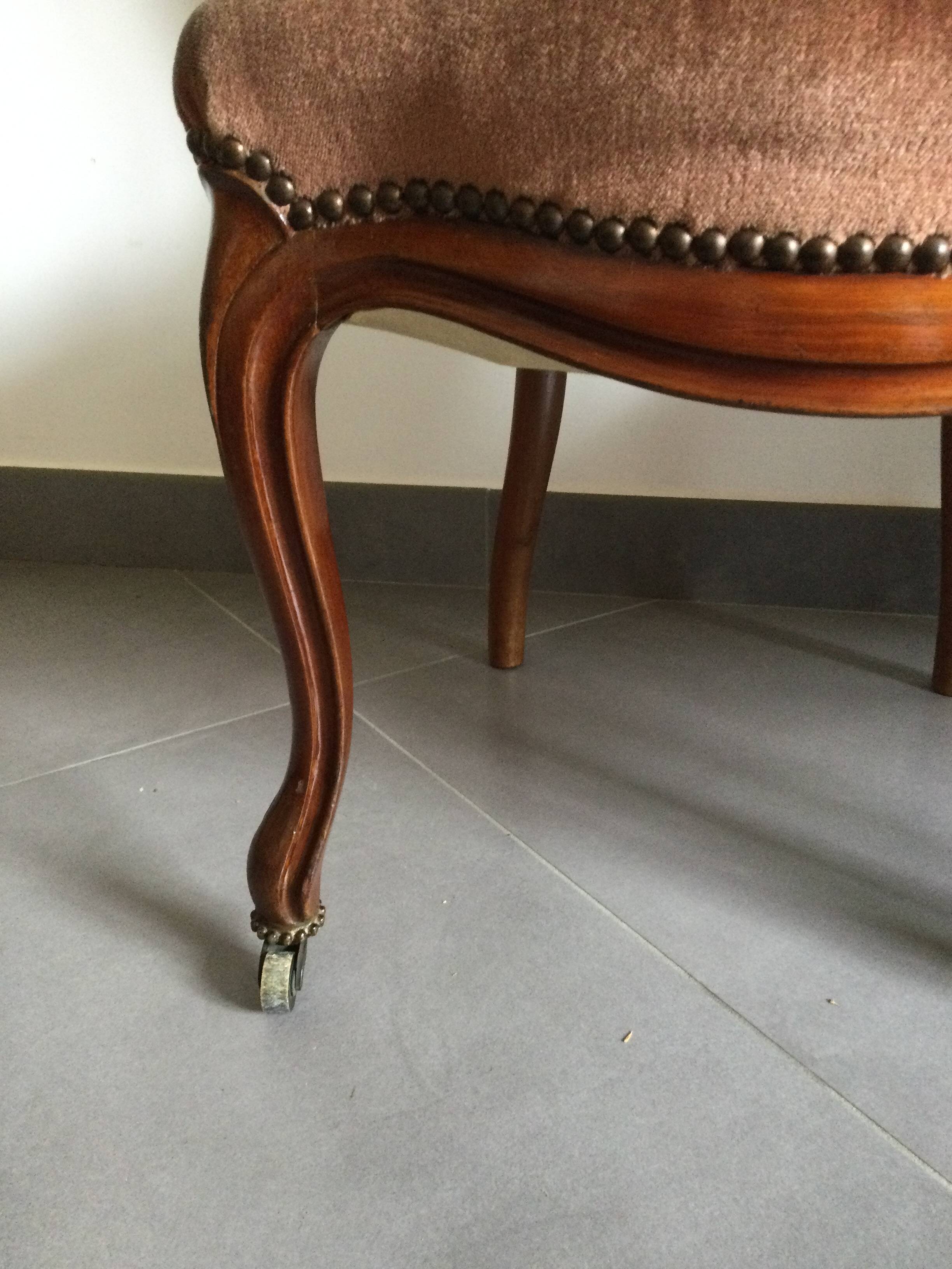 Paire de chaises médaillon style Louis Philippe en velours rose