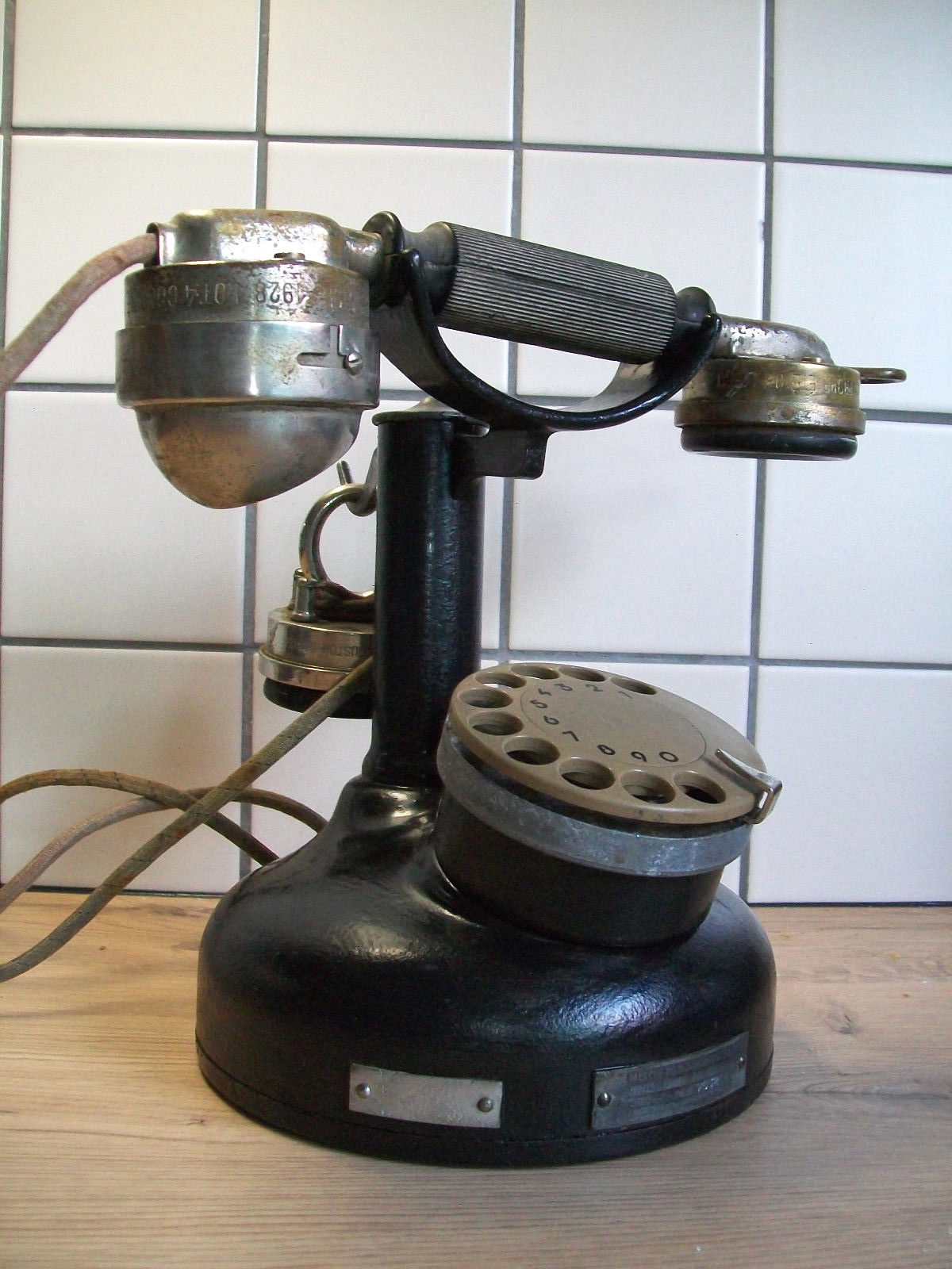 Old phone to column thomson 1940