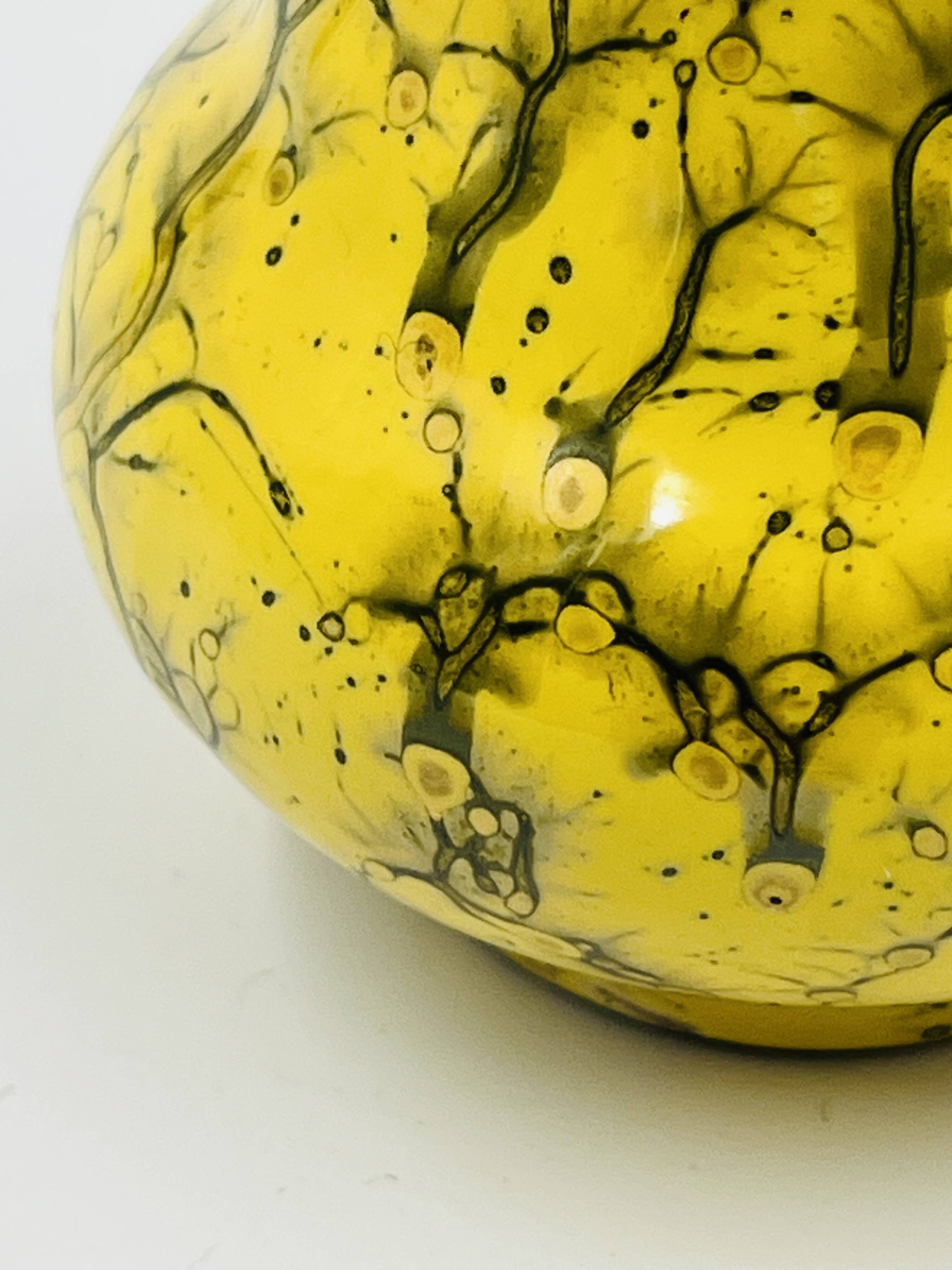 Pichet miniature de collection jaune et or fin