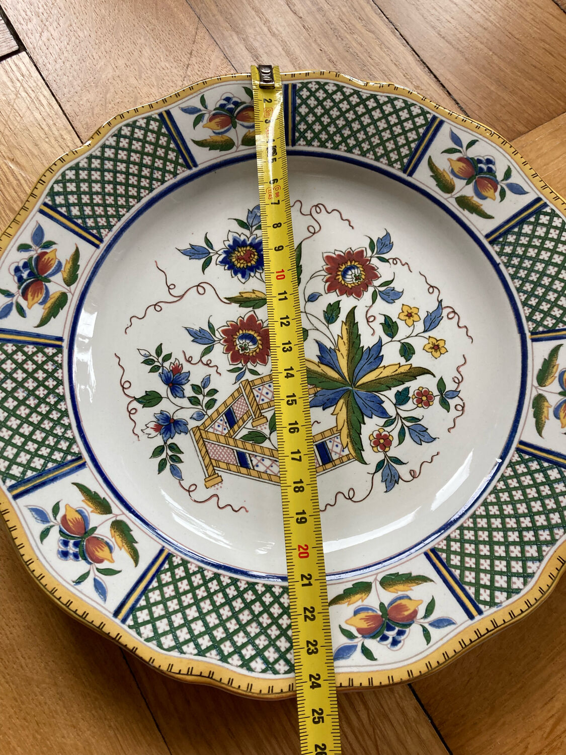 Sarreguemines plate with Montmorency decor