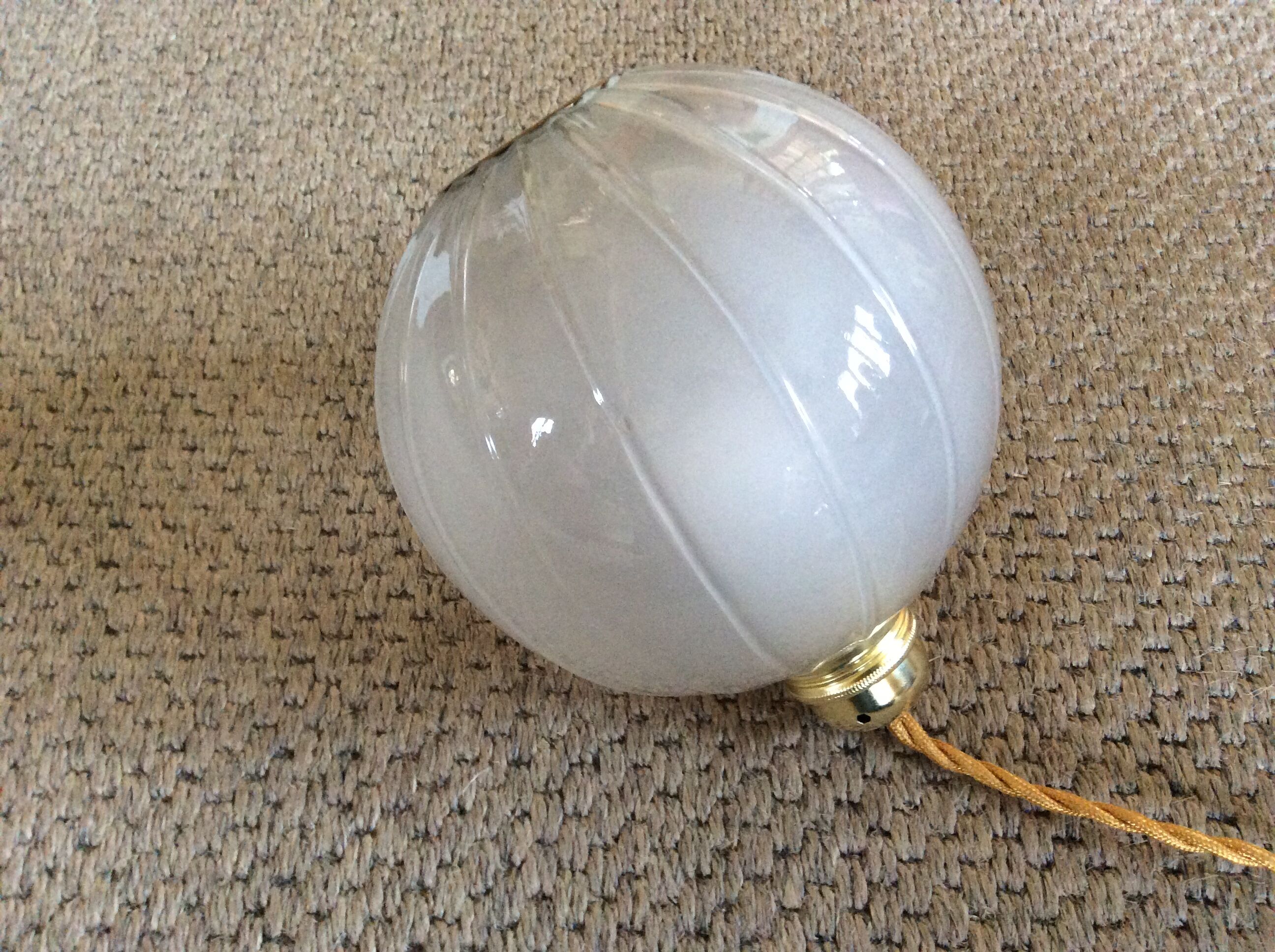 Glass ball suspension