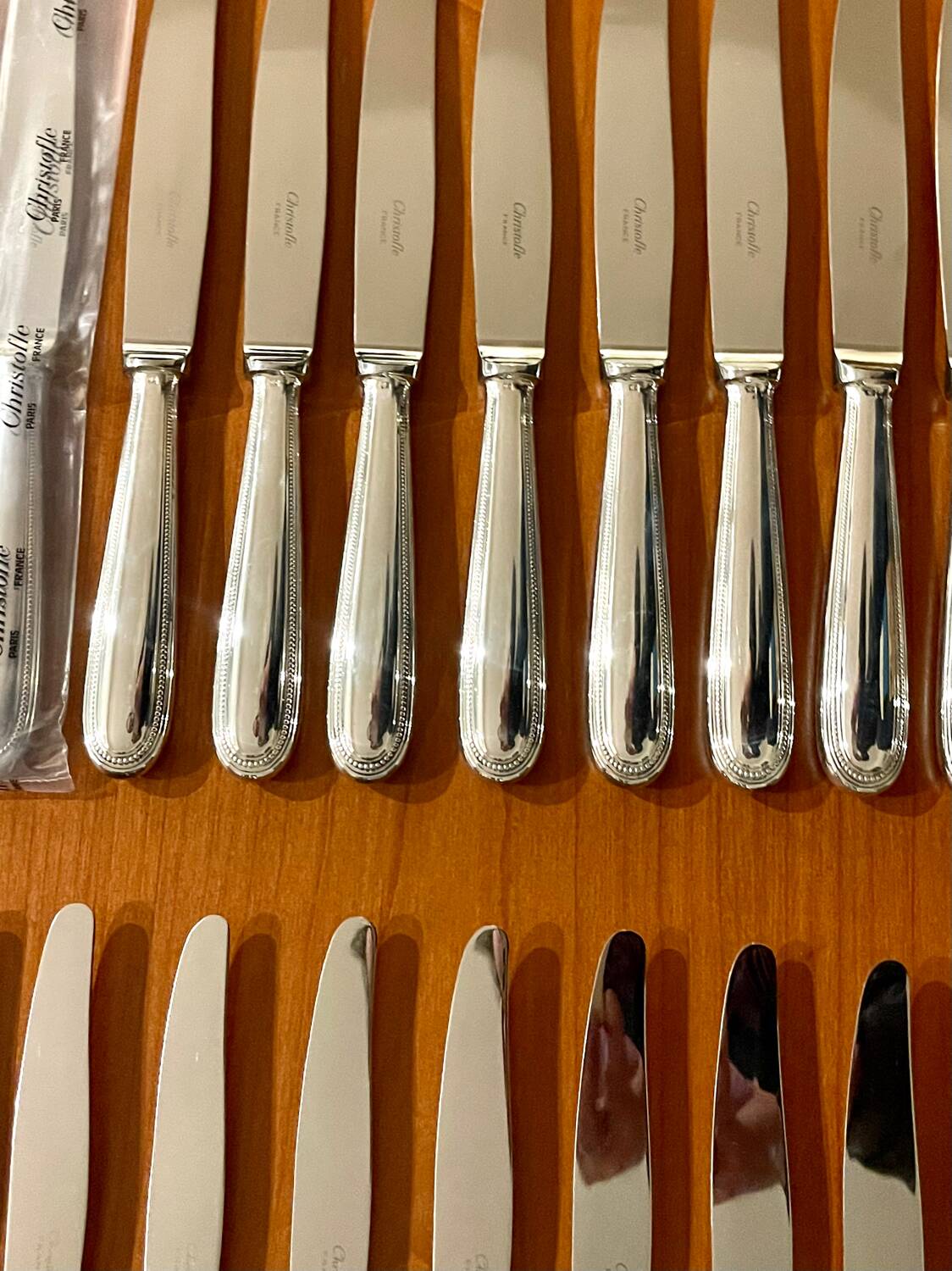 Christofle pearls, 24 knives excellent condition with box