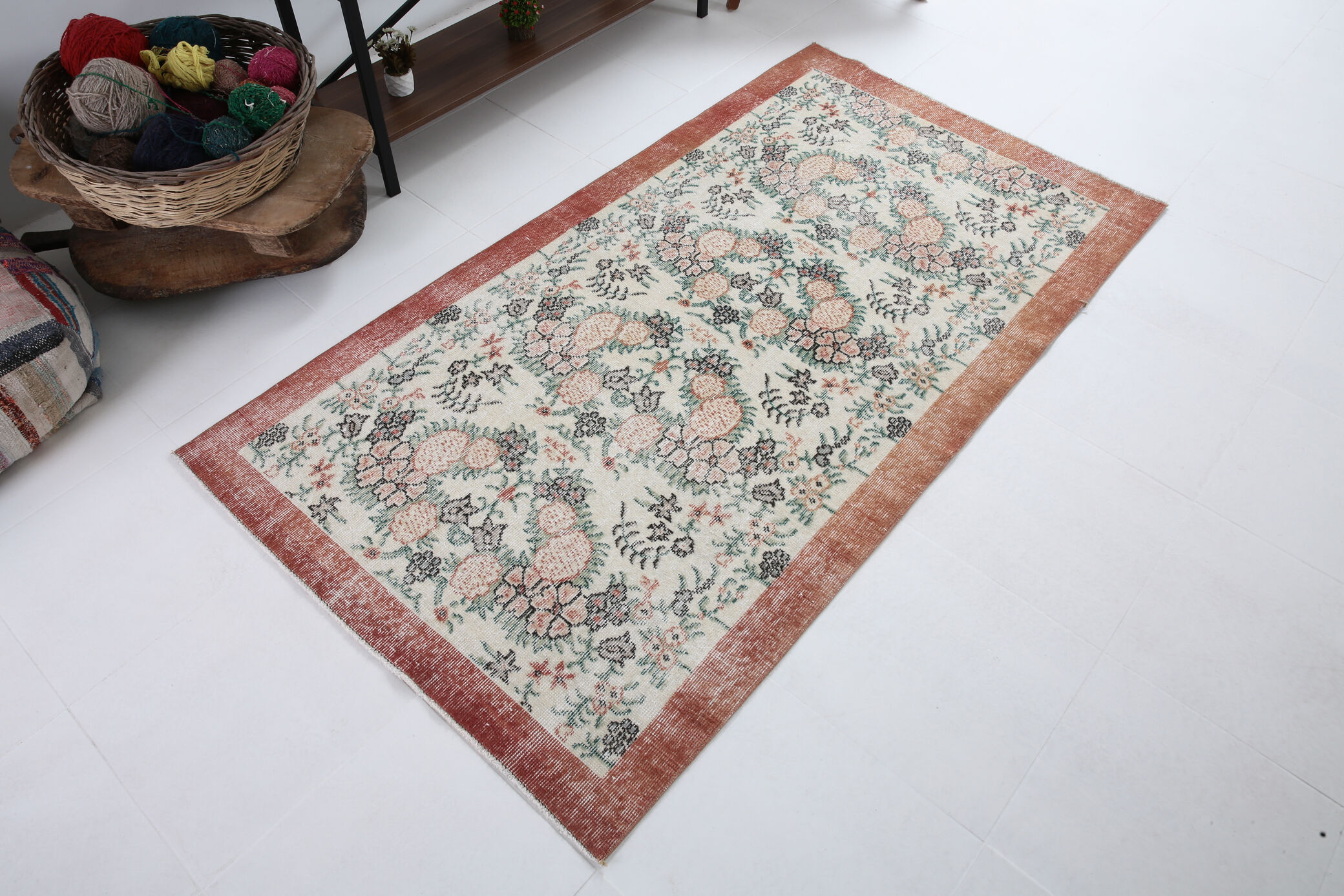 Coral red farmhouse floral rug 206x112cm