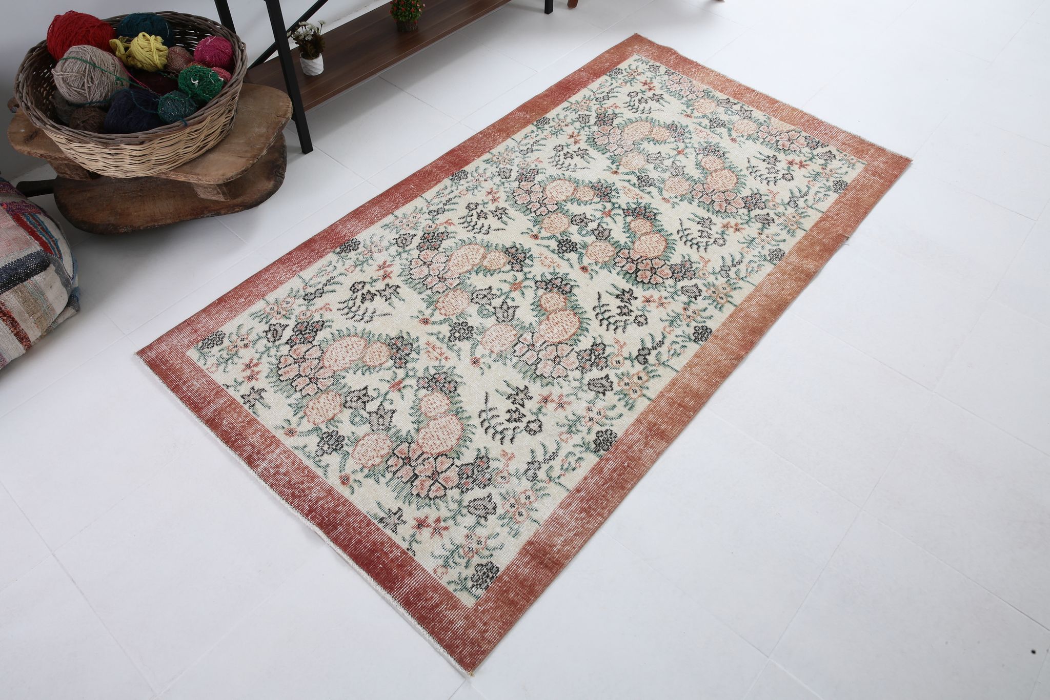 Coral red farmhouse floral rug 206x112cm