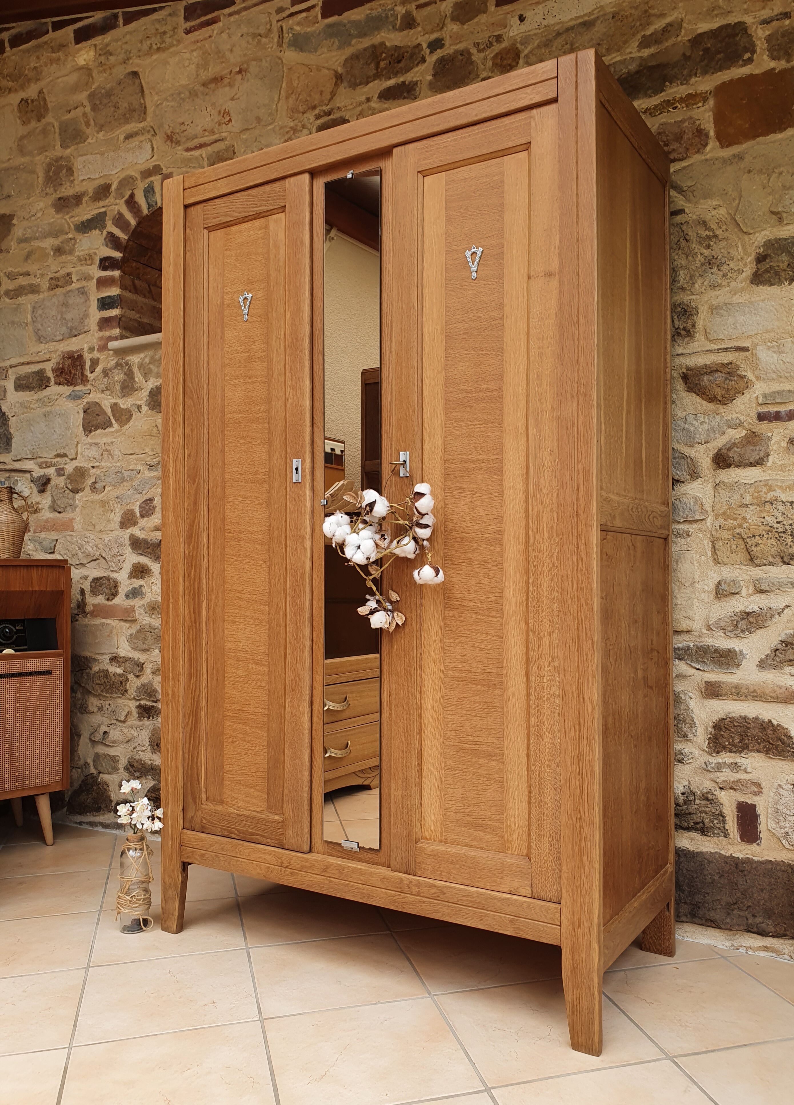 Armoire parisienne