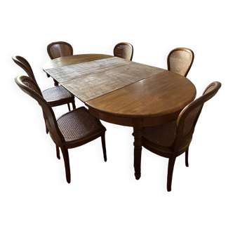 Table à manger extensible et 8 chaises