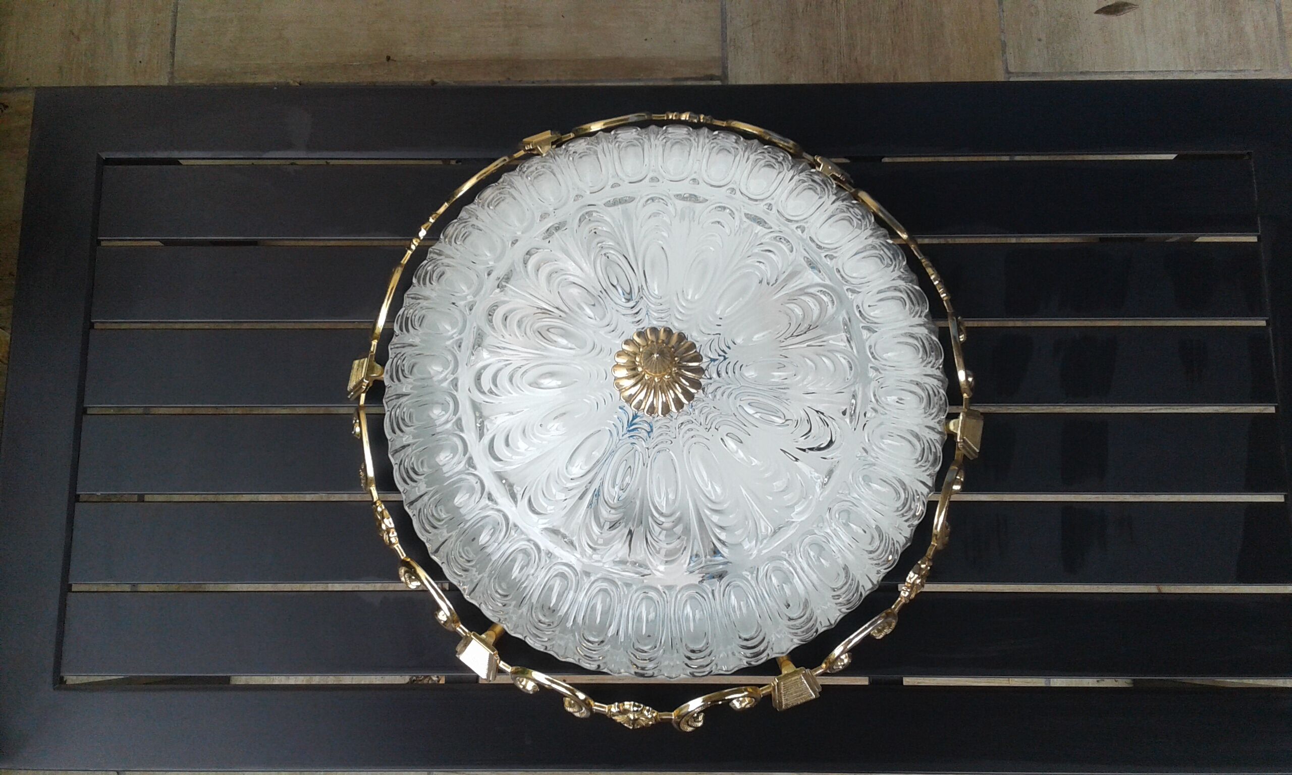 Plafonnier en verre et métal