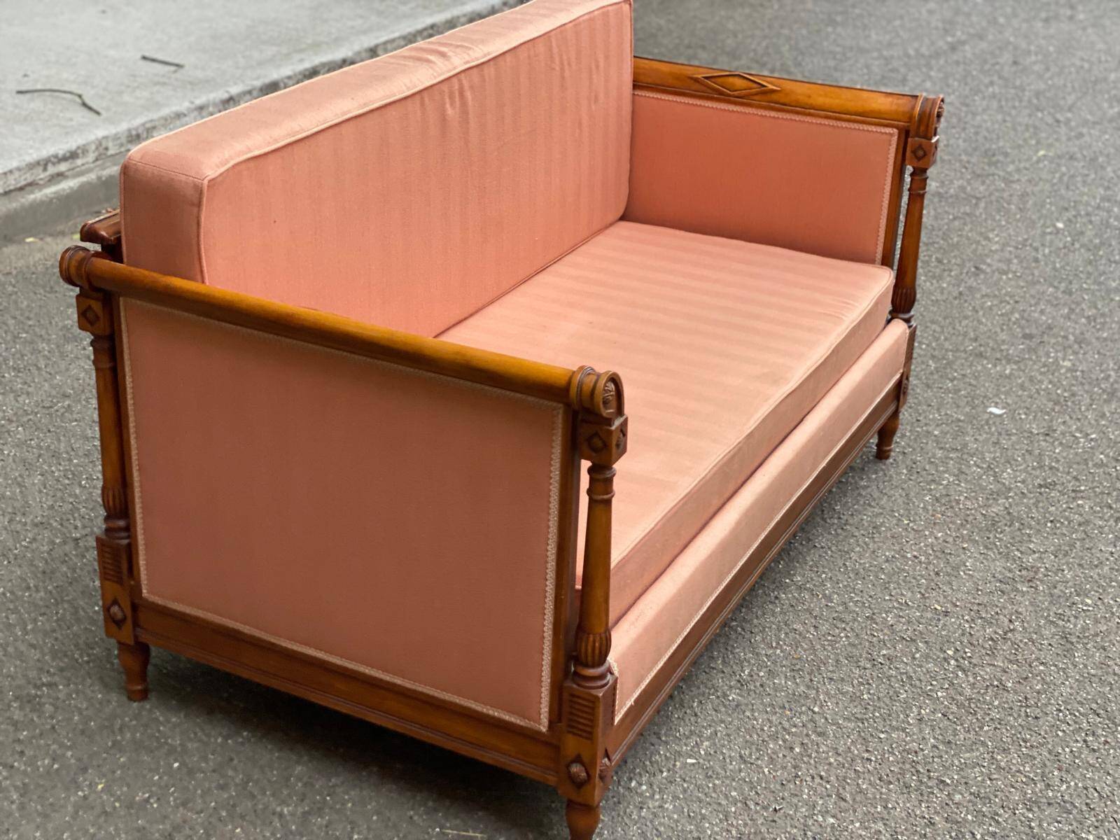 Louis XVI style directoire basket canapé in solid wood and fabric.