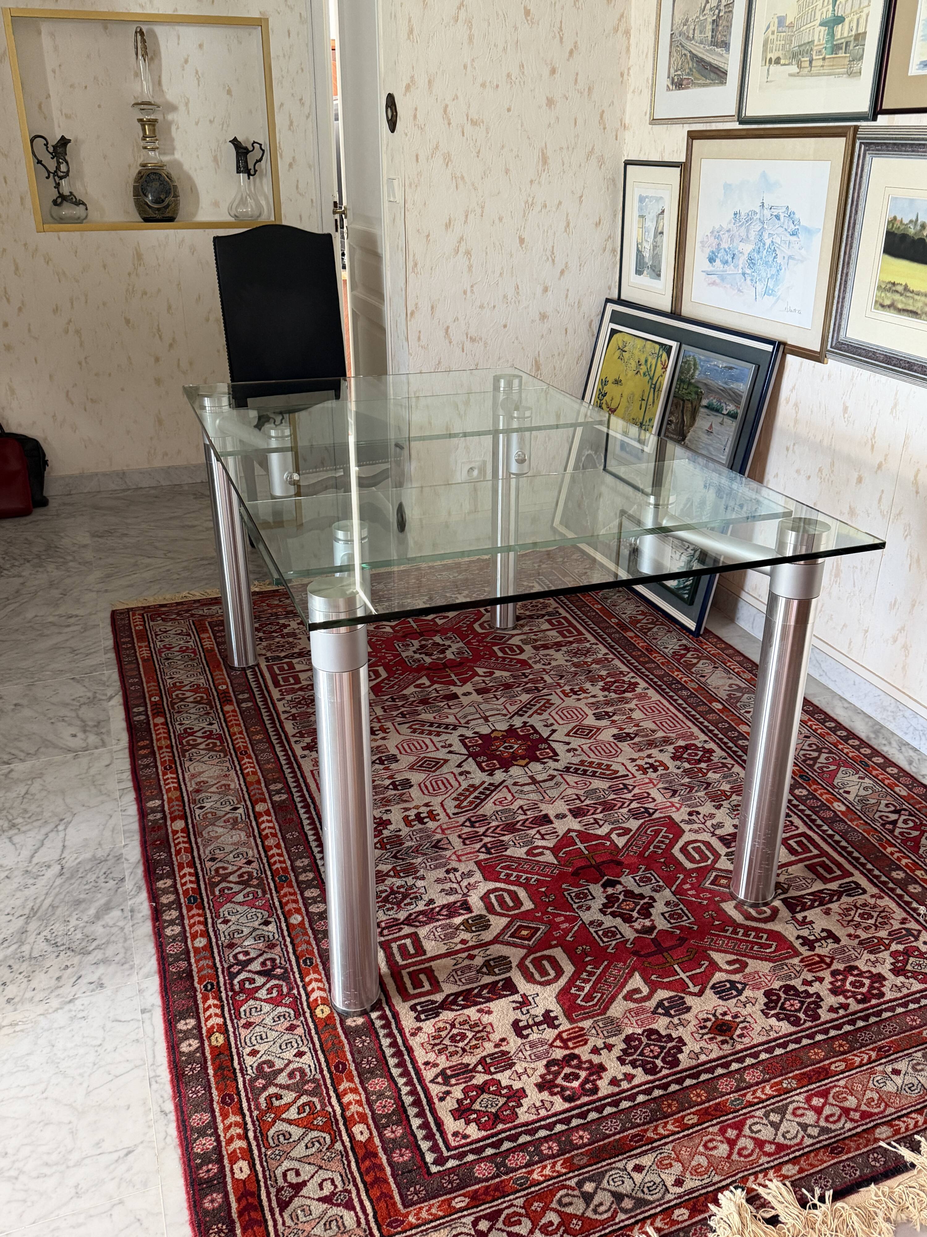 extendable glass table