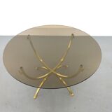 Table basse en laiton et verre fumé années 1970
