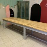 Grande table à manger de 4 mètres de long
