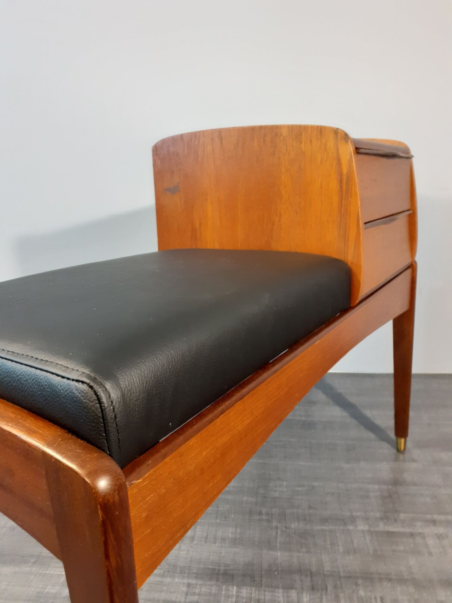 Bench phone 2 drawers in teck and black leather 1970