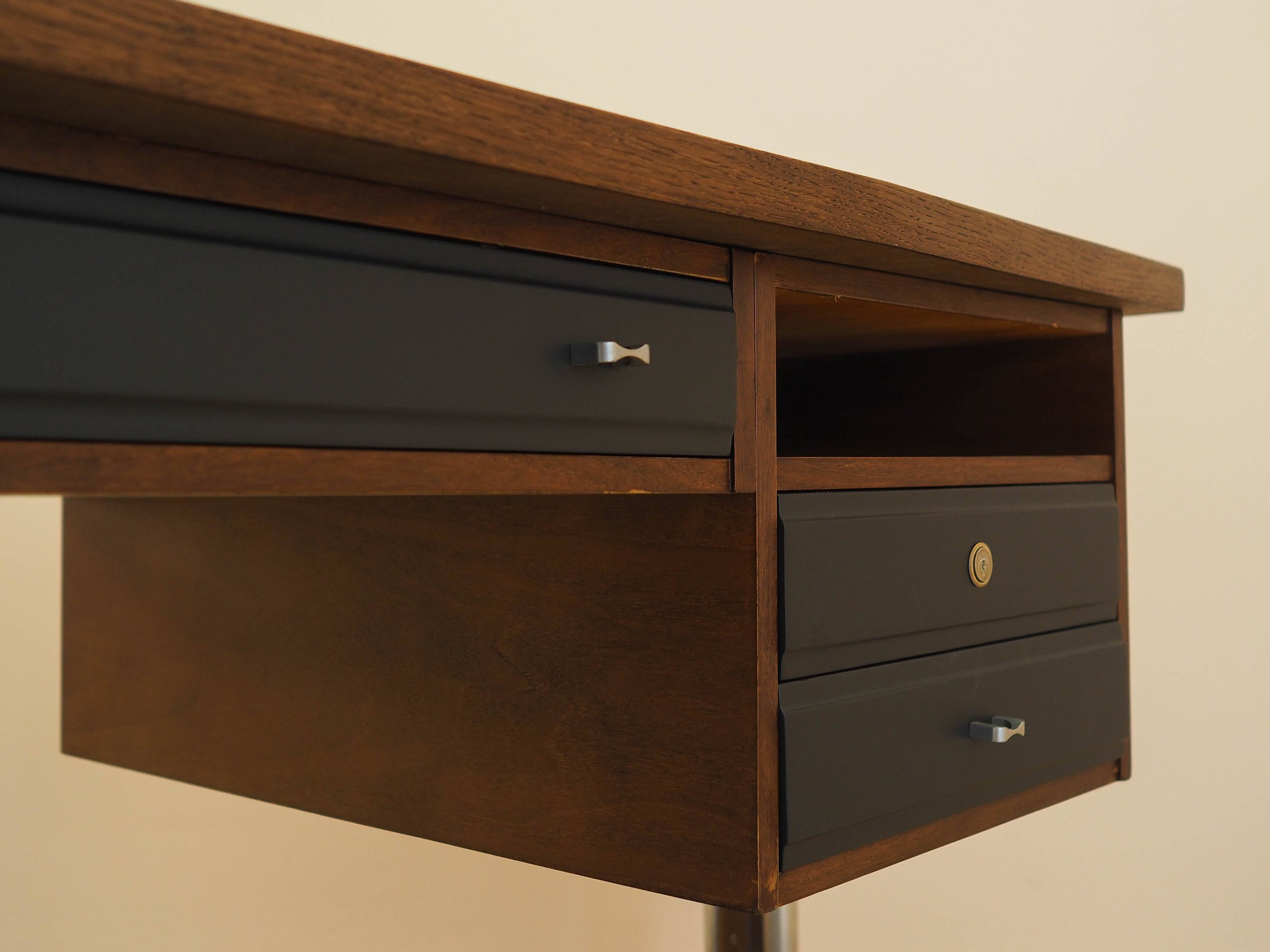 Bureau en noyer, Italie années 1970