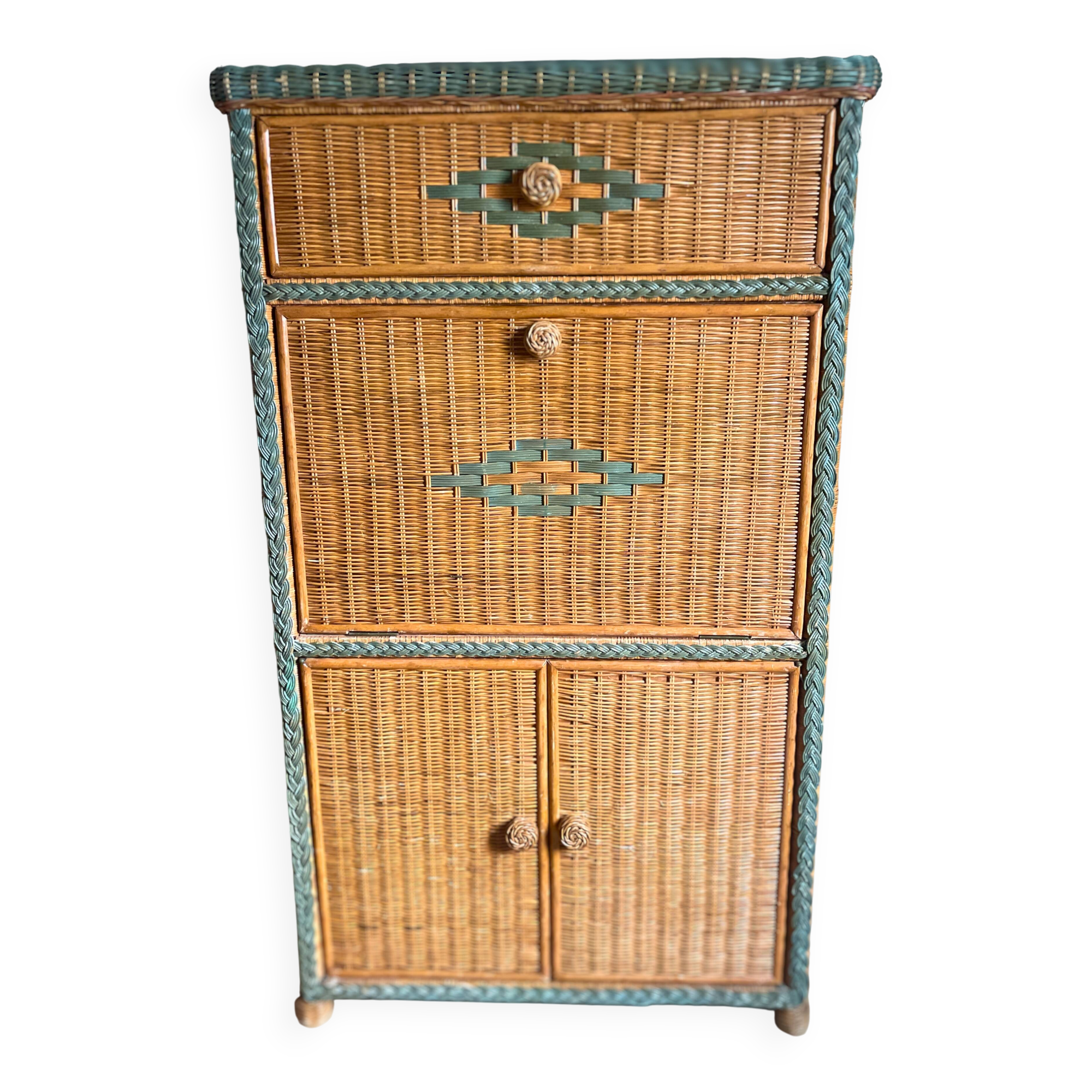 Wicker secretary cabinet