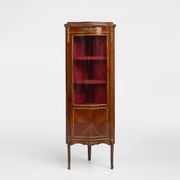 Cabinet d'angle de style Louis XV en verre cintré, 1950