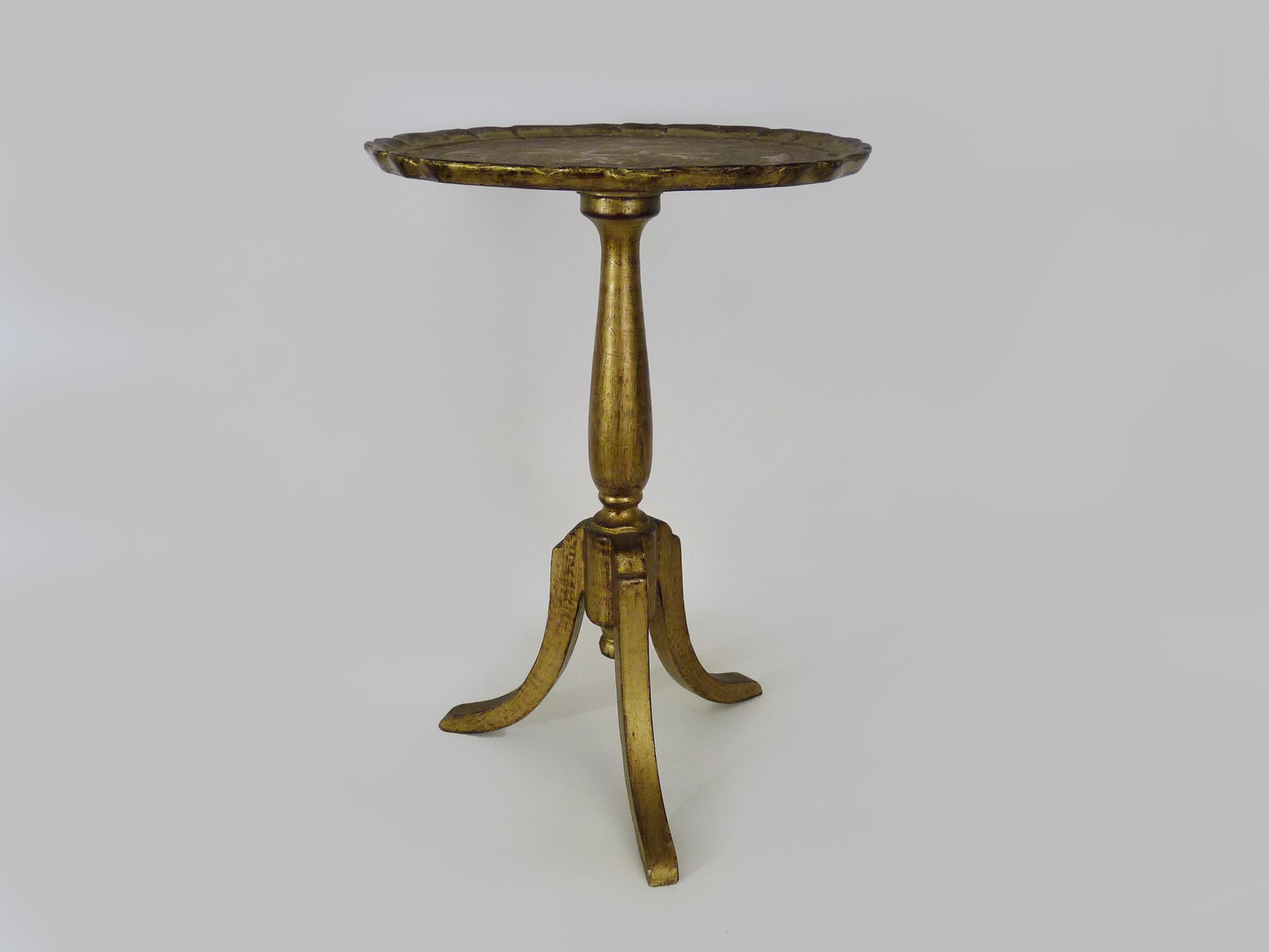 Pedestal table vintage Florentine side table in hand painted and gilded engraved wood. Year 50
