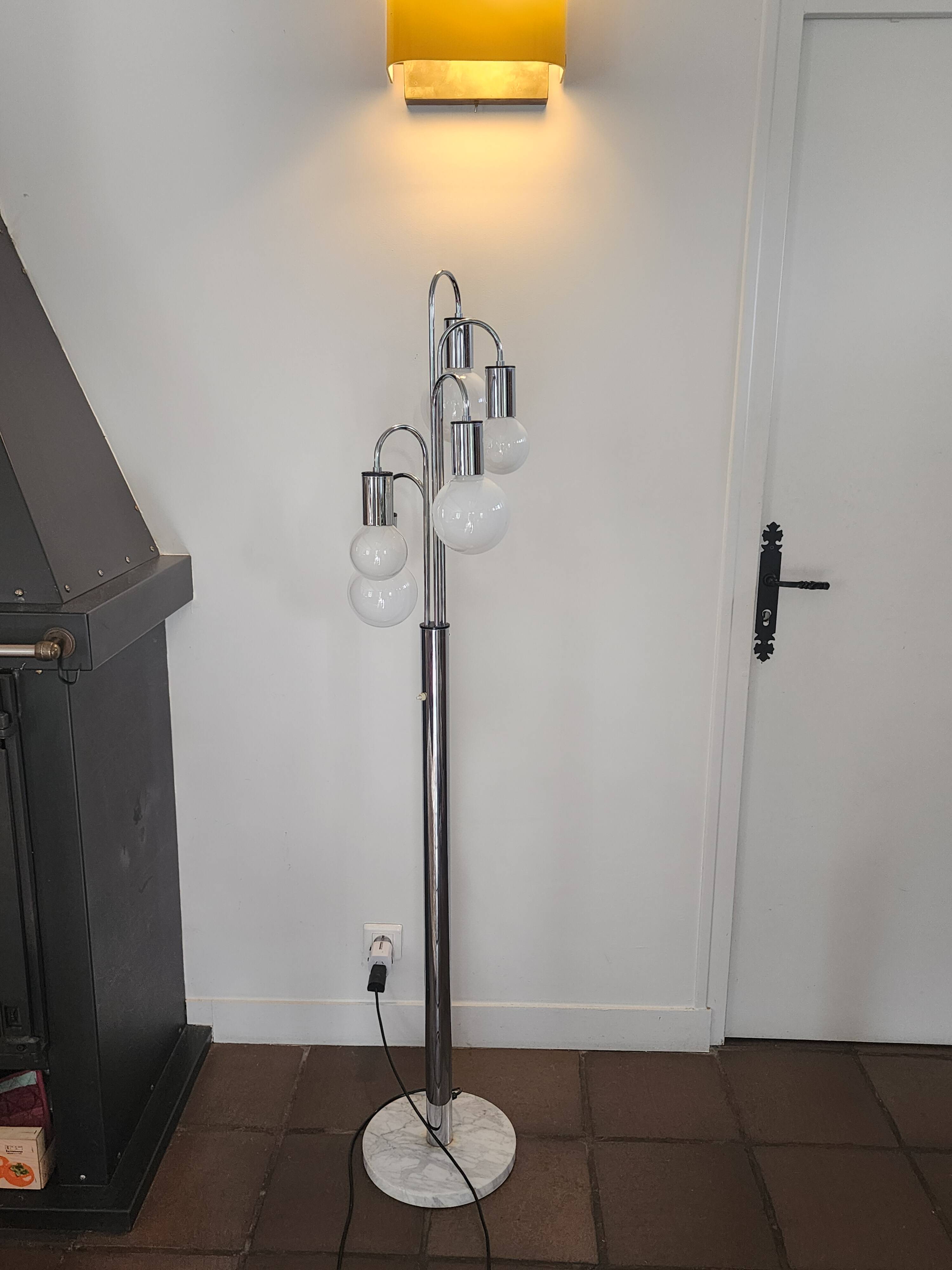 Waterfall floor lamp by Robert Sonneman