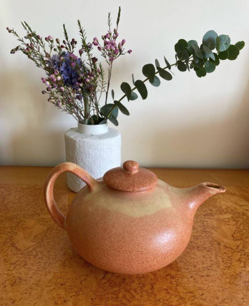 Artisanal teapot