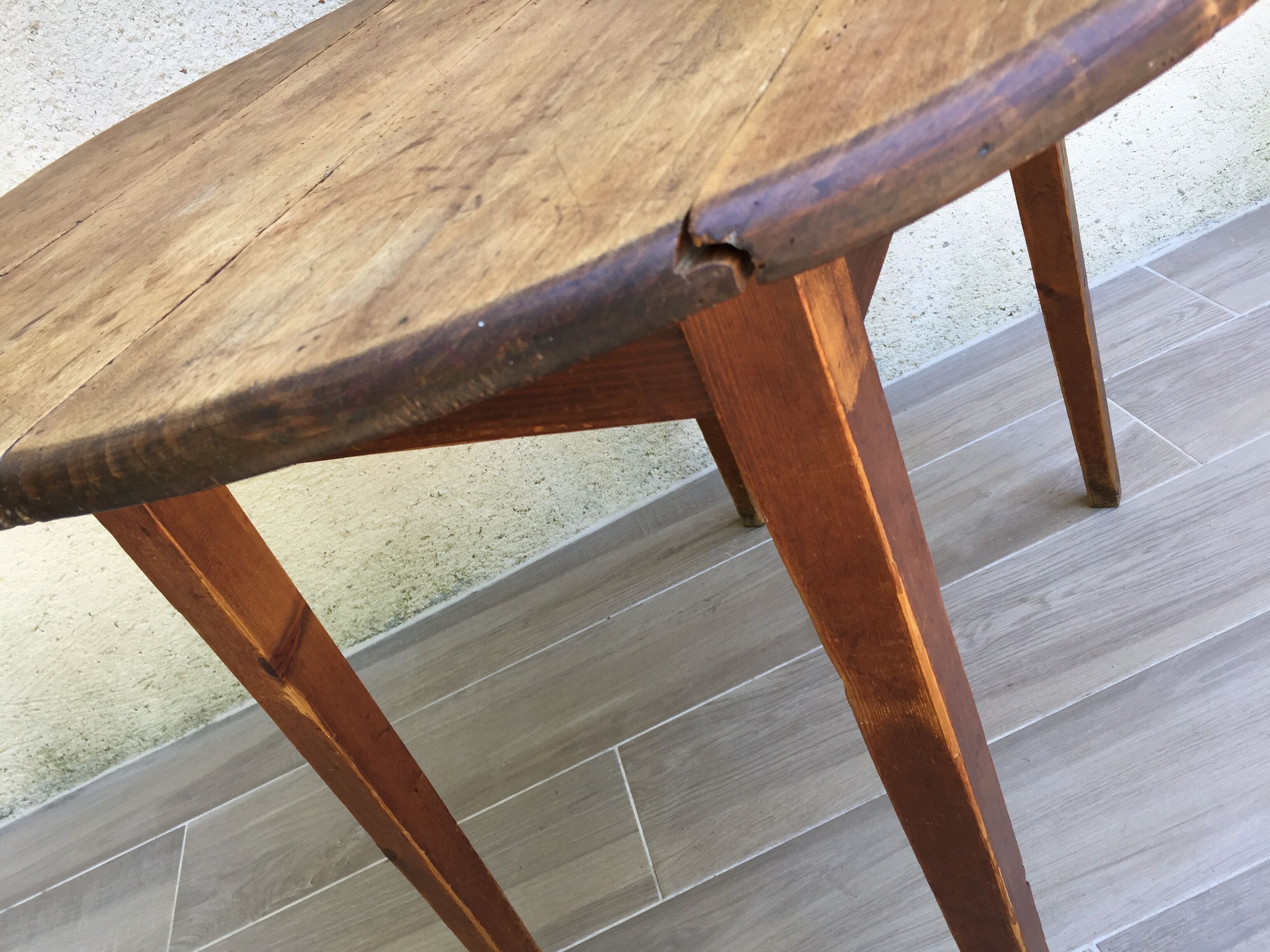 Round table at 2 vintage wood rabats