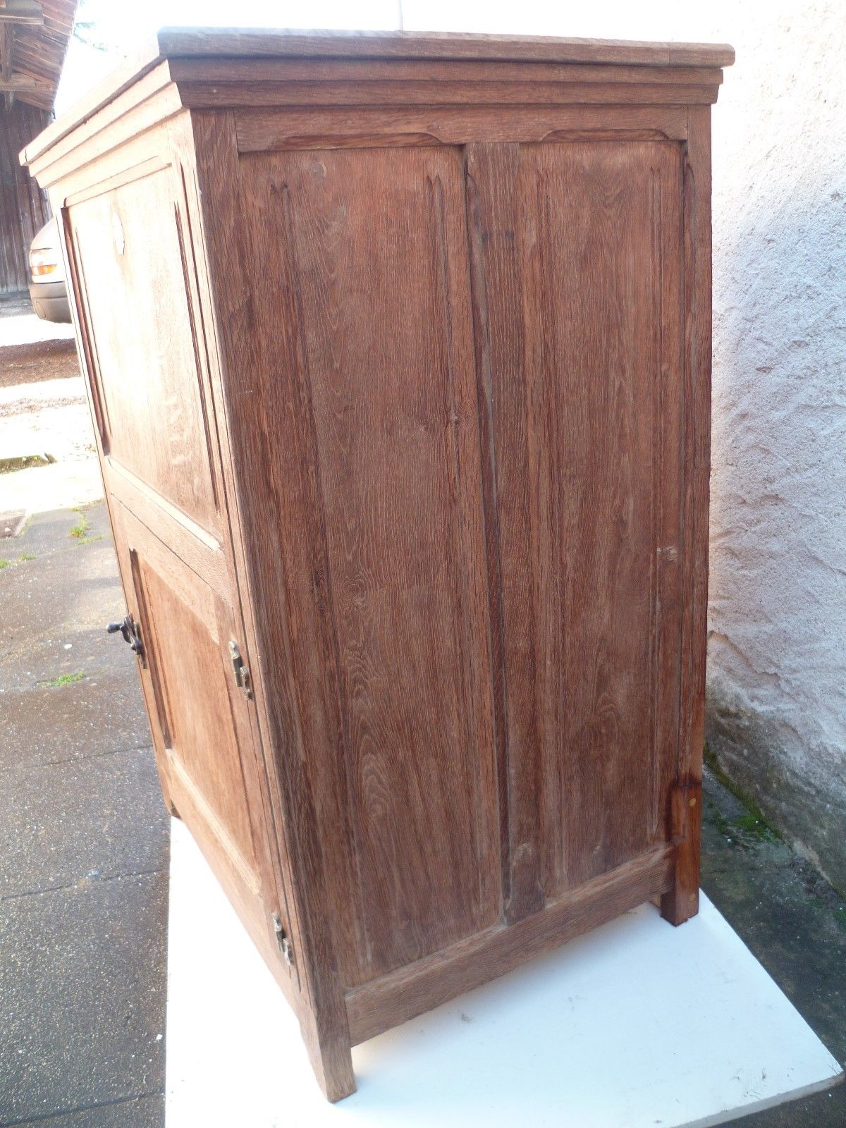 Furnished cooler of profession trade brewery in late XIX century oak bar