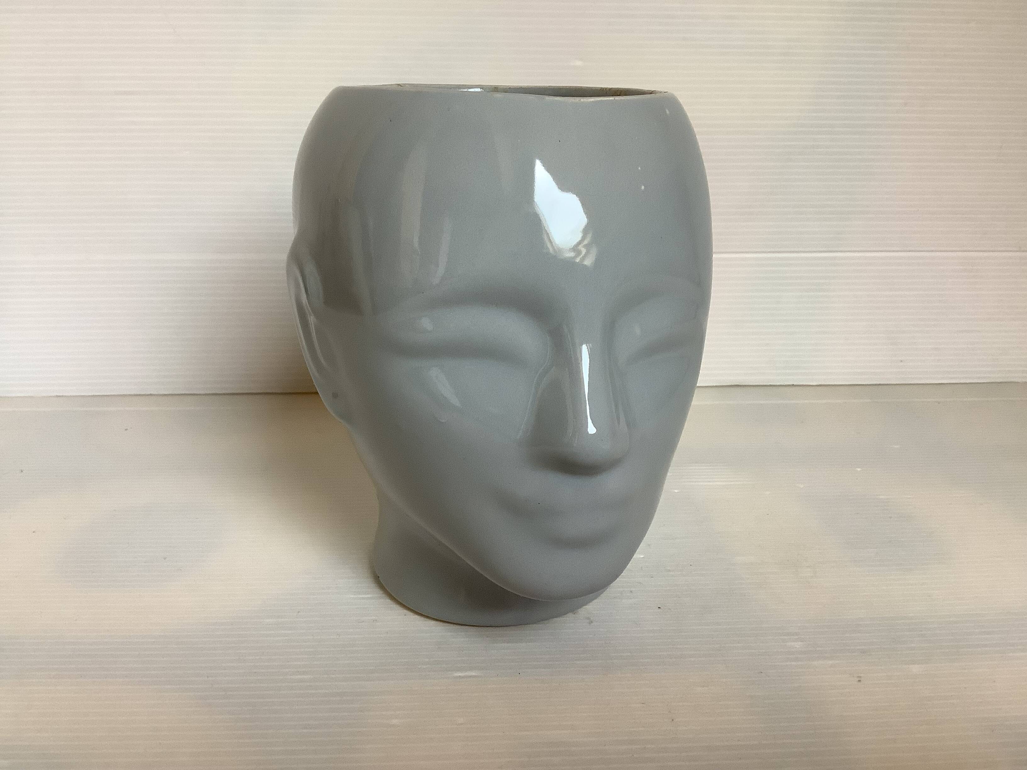 Grey head pot cover