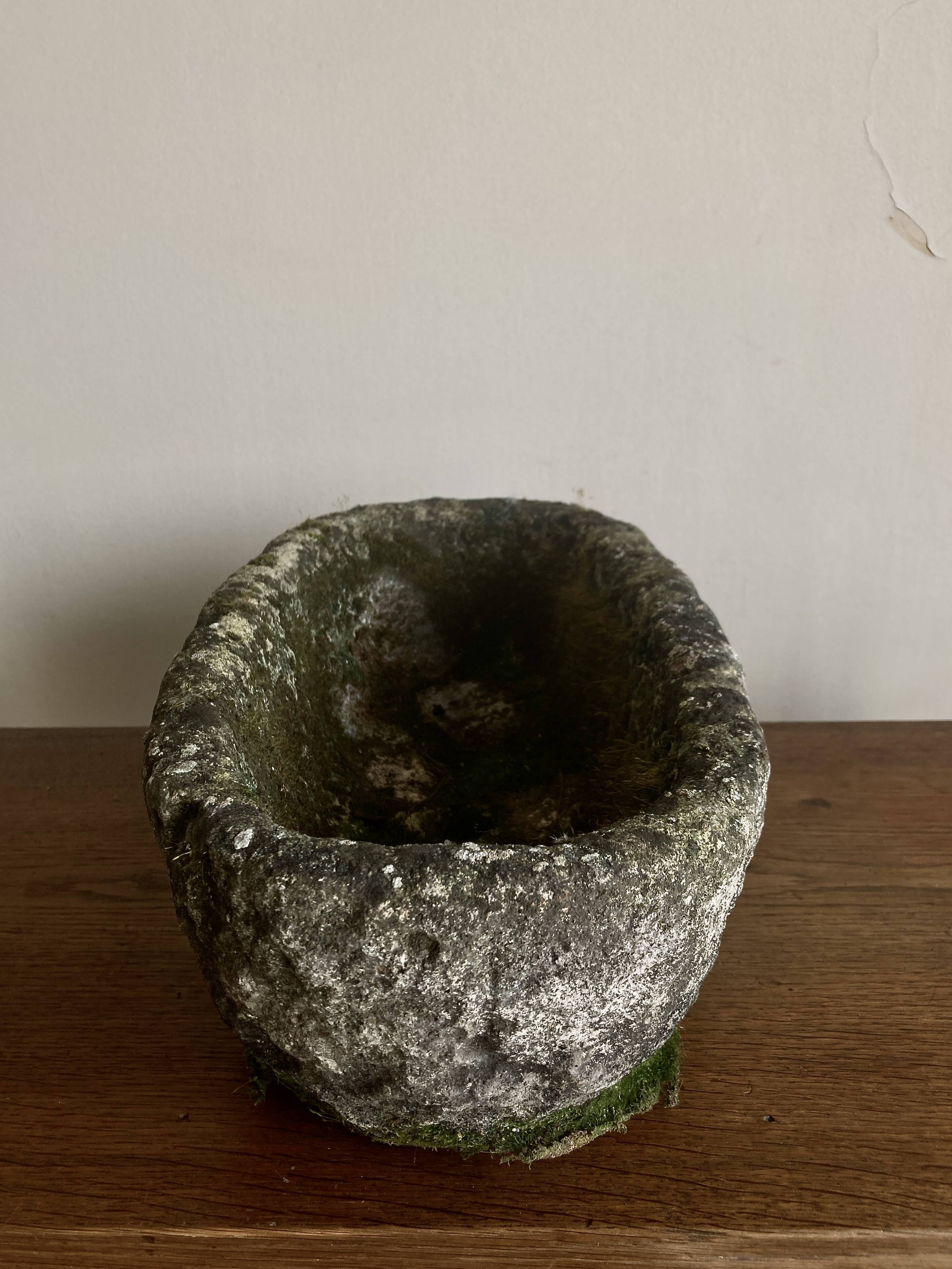 Jardinière de pierre creusée massive 1950
